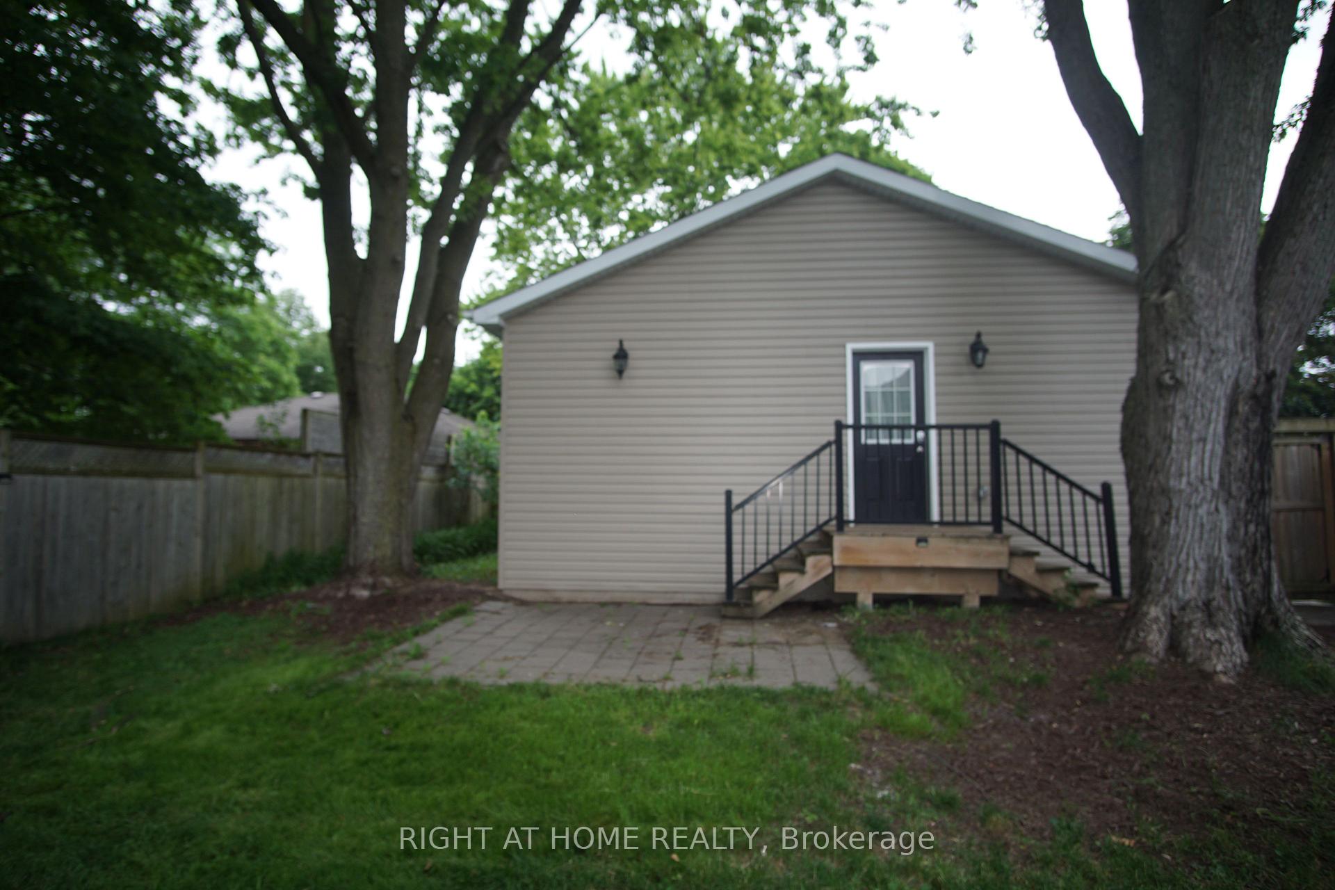 371 Vesta Place B, London East, ON N5Y 1G4