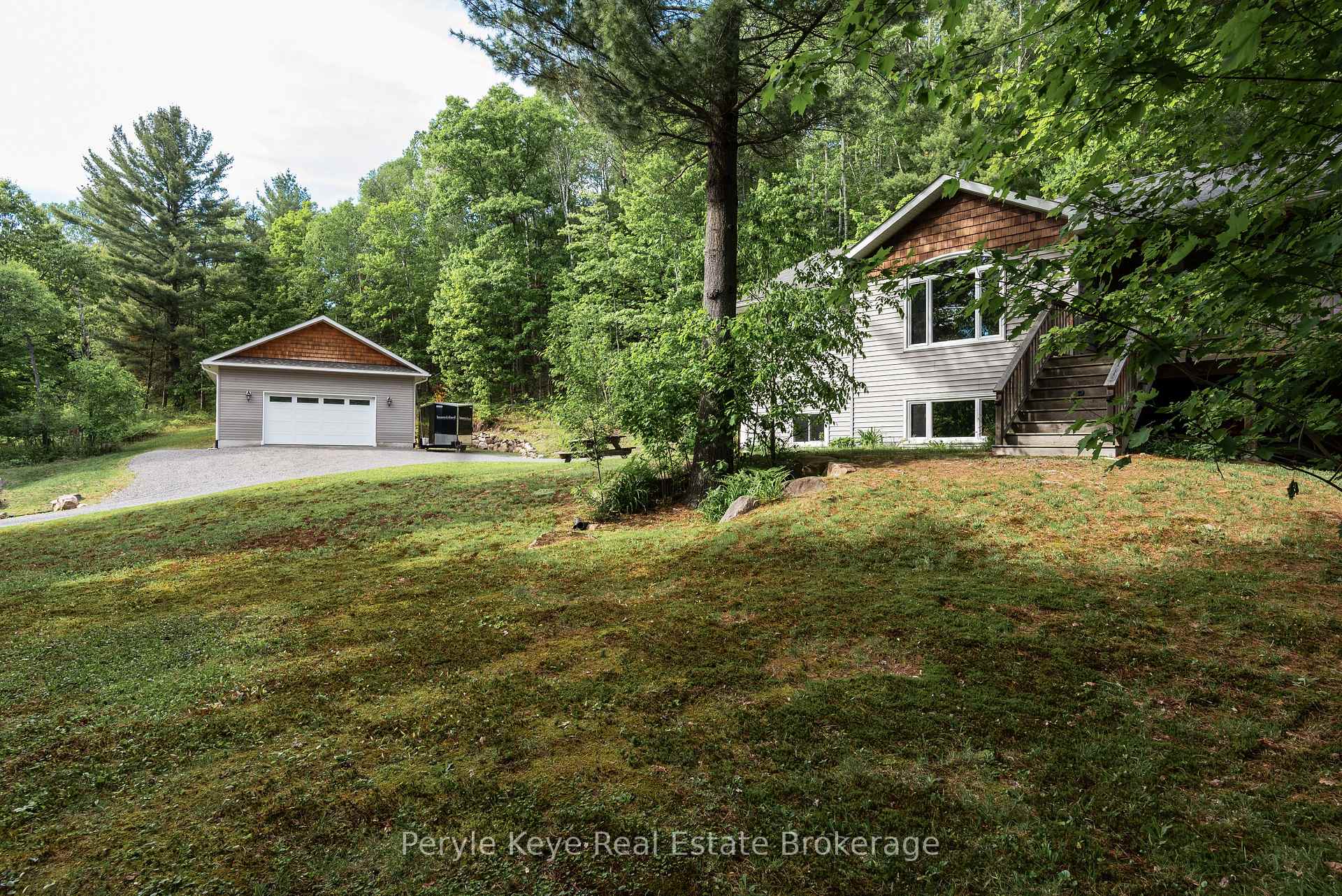 595 Clearwater Lake Road, Huntsville, ON P0B 1L0