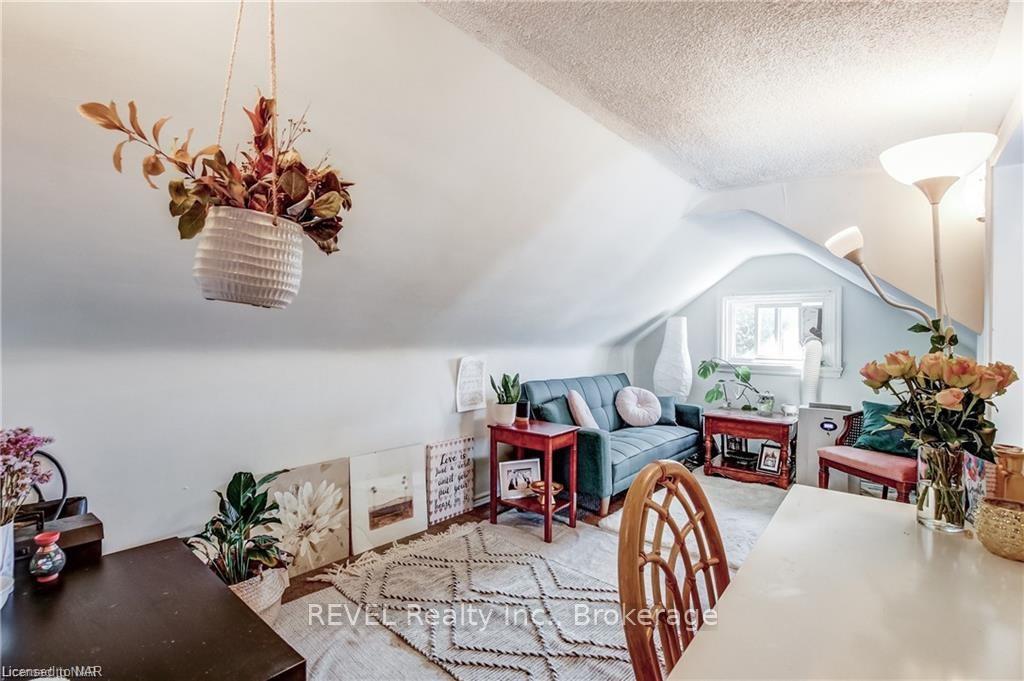 5 Linwood Street Upper, St. Catharines, ON L2R 1H2