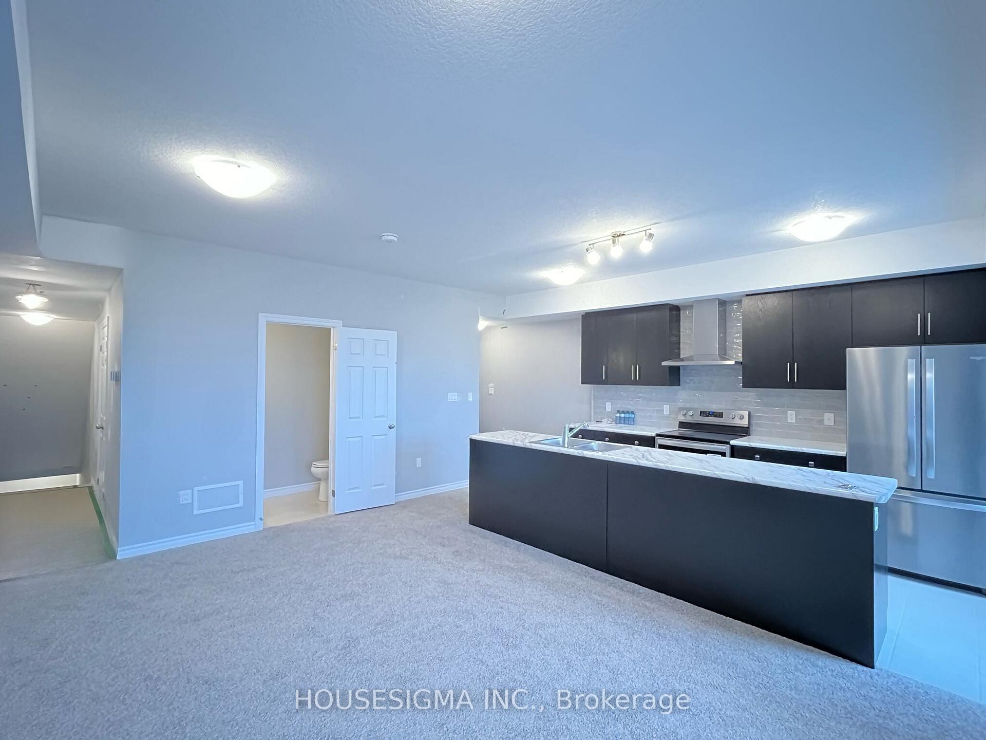 8 Lomond Lane, Kitchener, ON N2R 0T6