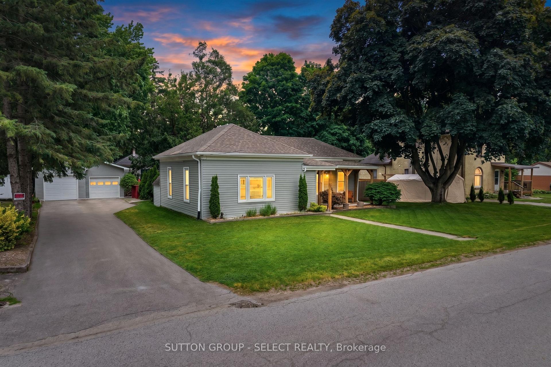 245 Rapley Street, Strathroy-Caradoc, ON N7G 3E5