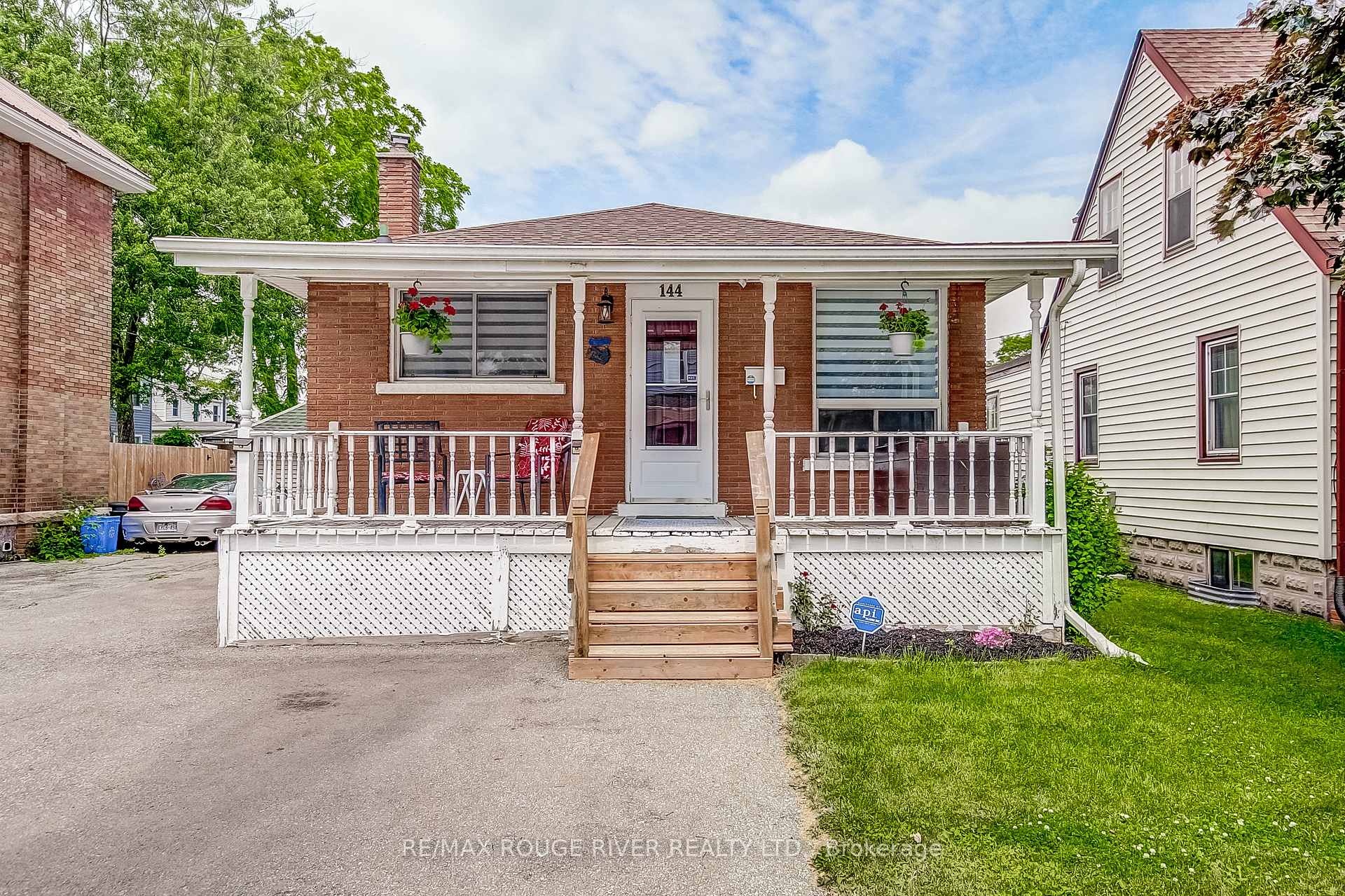 144 Elizabeth Street W, Welland, ON L3C 4M4
