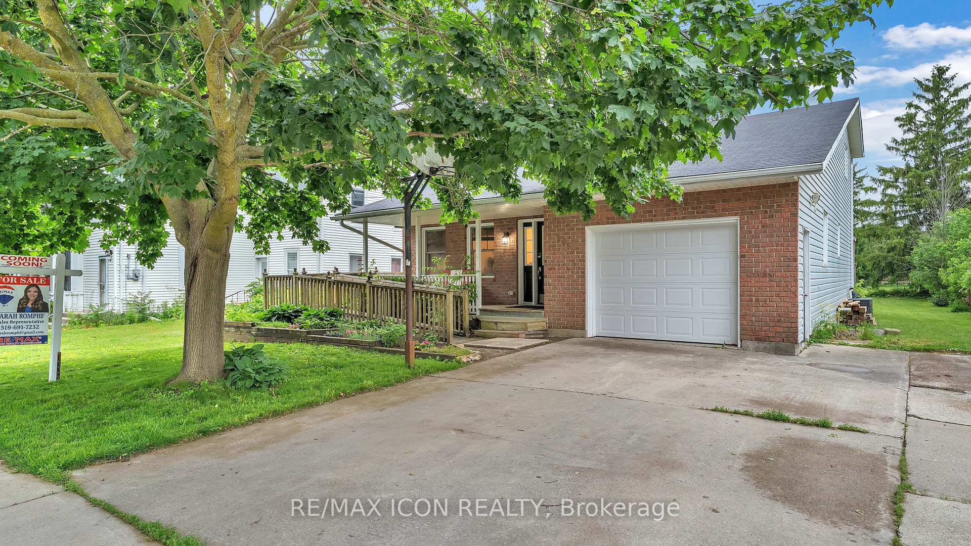 158 Broadway Street, North Middlesex, ON N0M 2K0