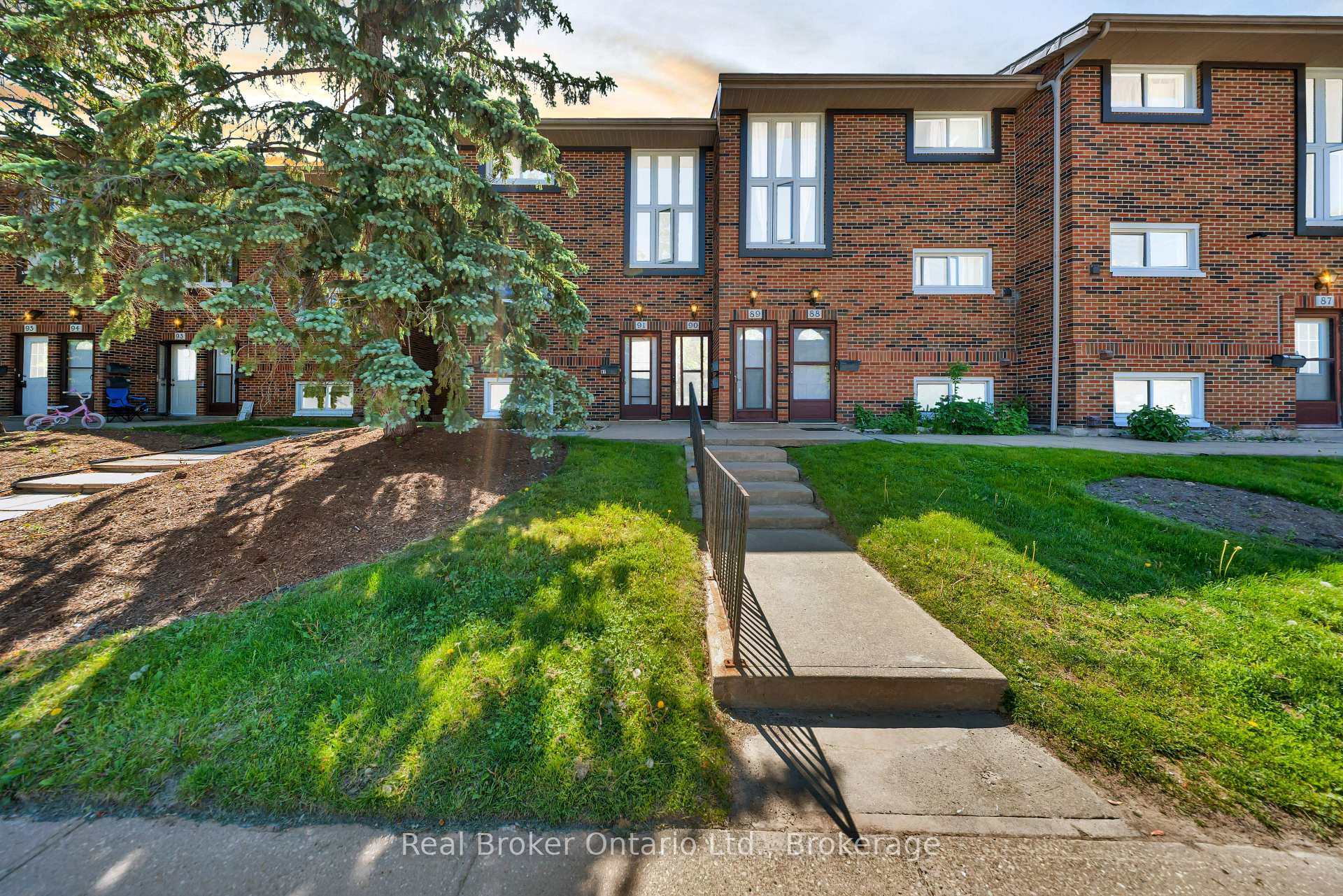49 Rhonda Road 90, Guelph, ON N1H 7A4