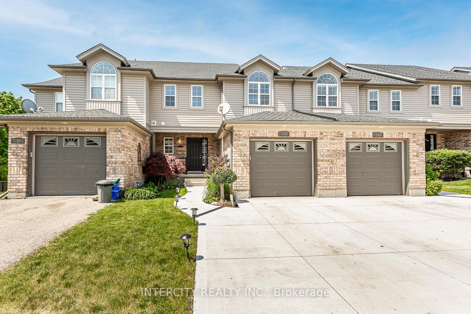 258 Mcmeeken Drive, Cambridge, ON N3C 4N8