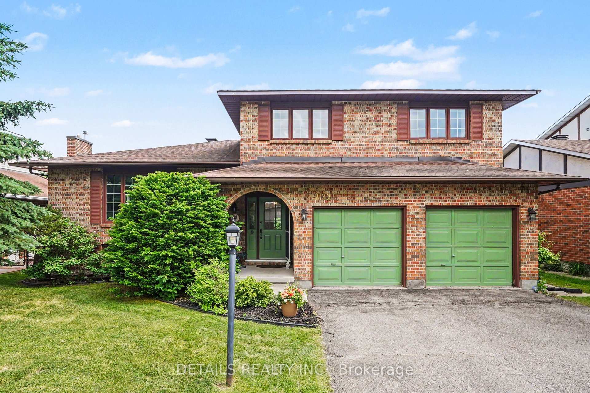 152 Foxfield Drive, Barrhaven, ON K2J 2T1