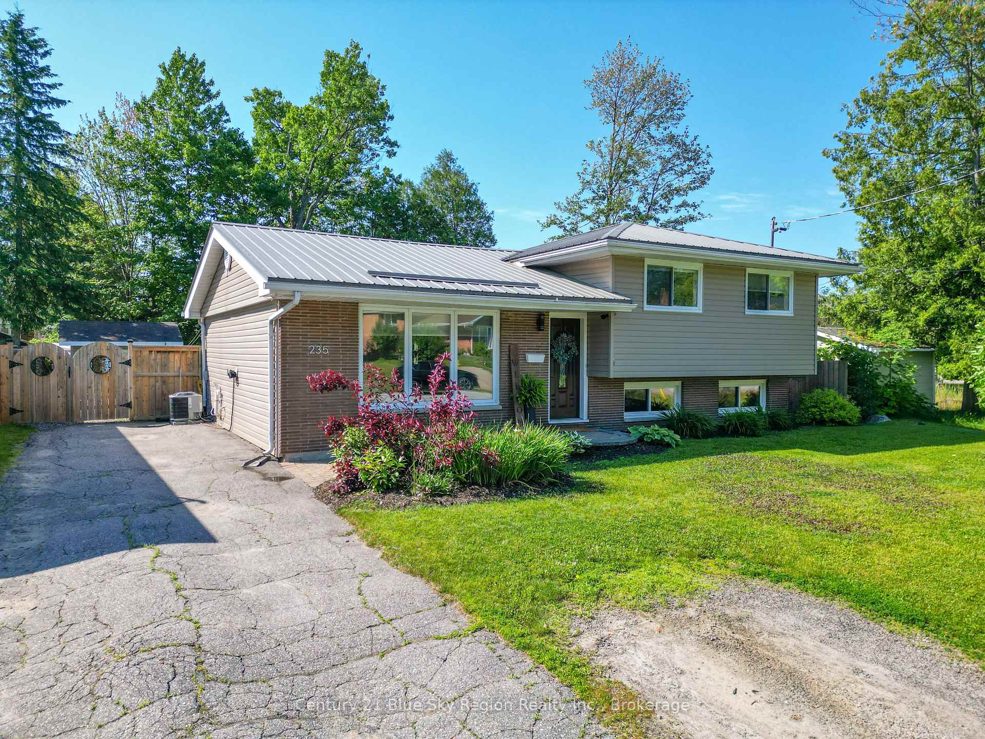 235 Orange Crescent, North Bay, ON P1A 3B1
