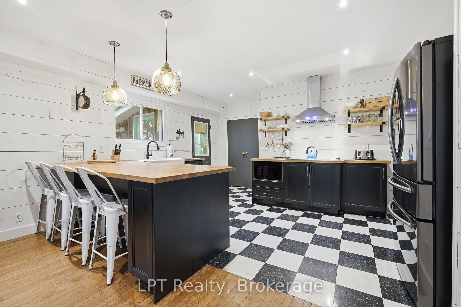34 Captains Drive, Prince Edward County, ON K0K 2T0
