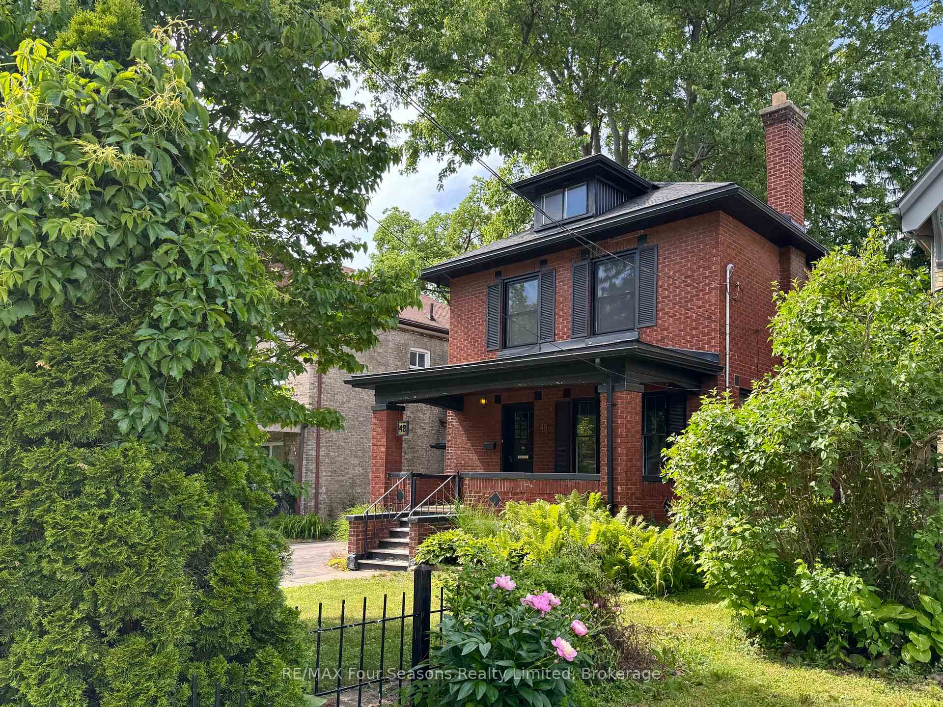 48 Elmwood Avenue E, London South, ON N6C 1J3