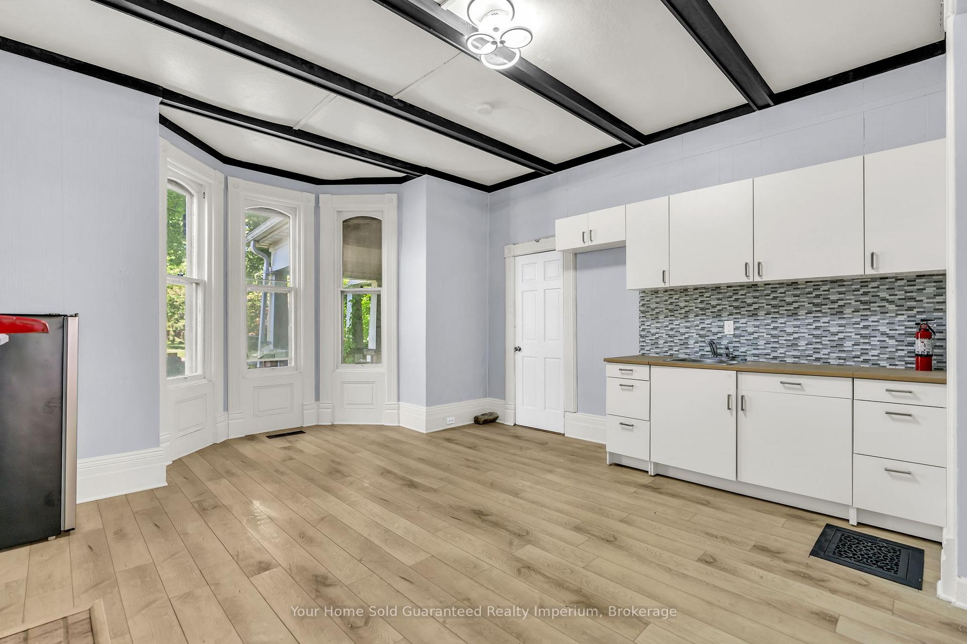 42 Vansittart Avenue, Woodstock, ON N4S 6E2