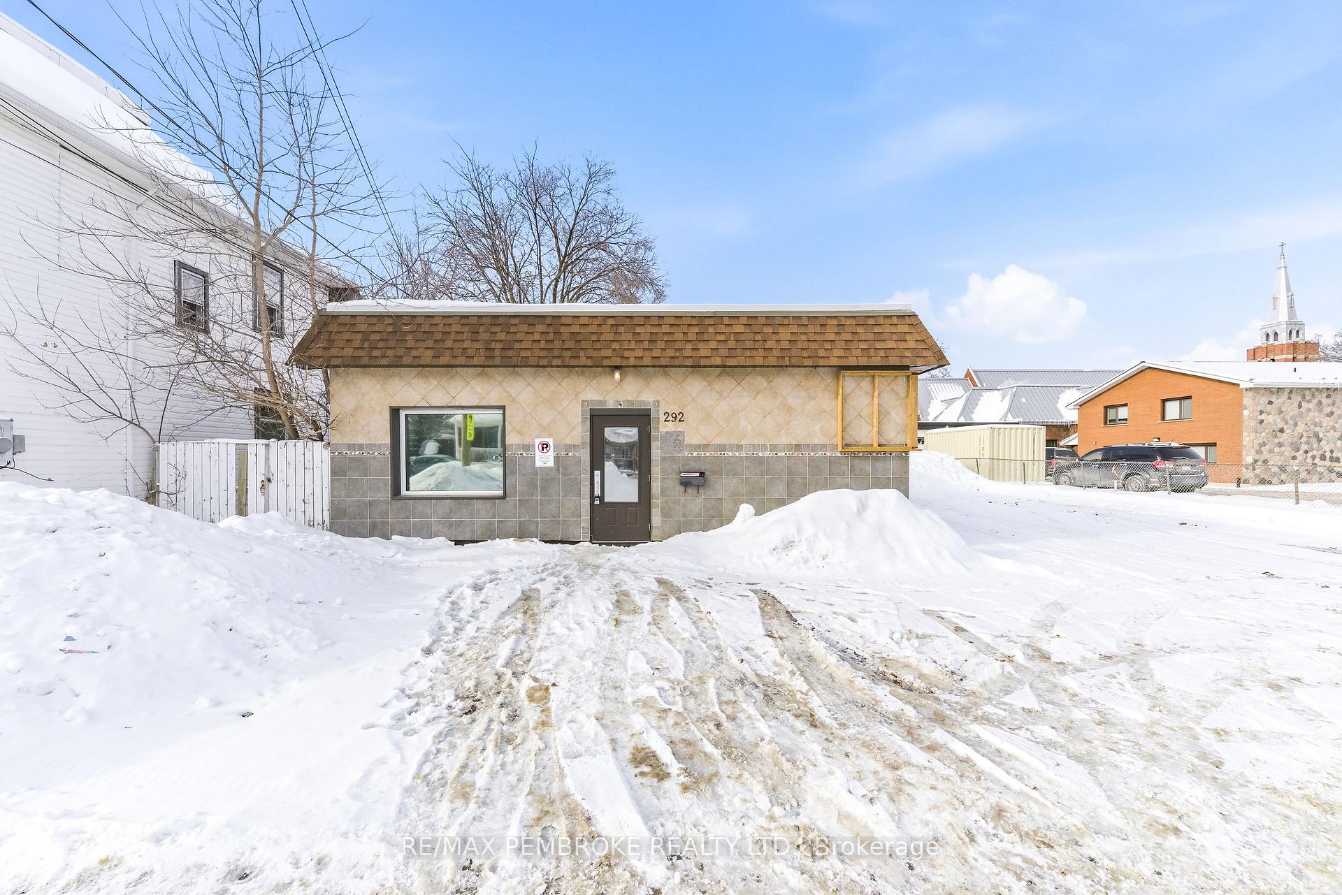 292 Trafalgar Road, Pembroke, ON K8A 5A8