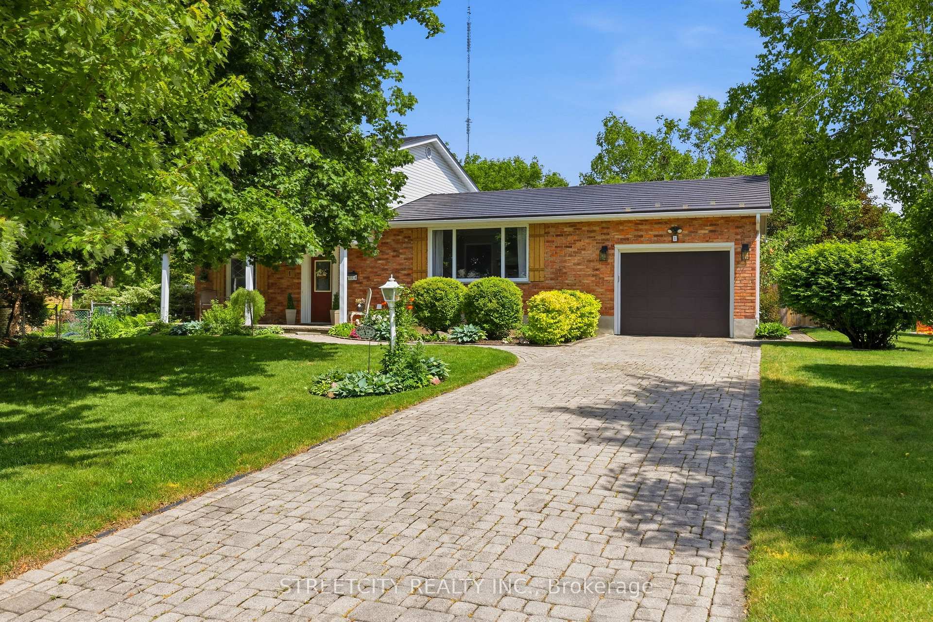 1 Jason Court, London South, ON N6J 2B9