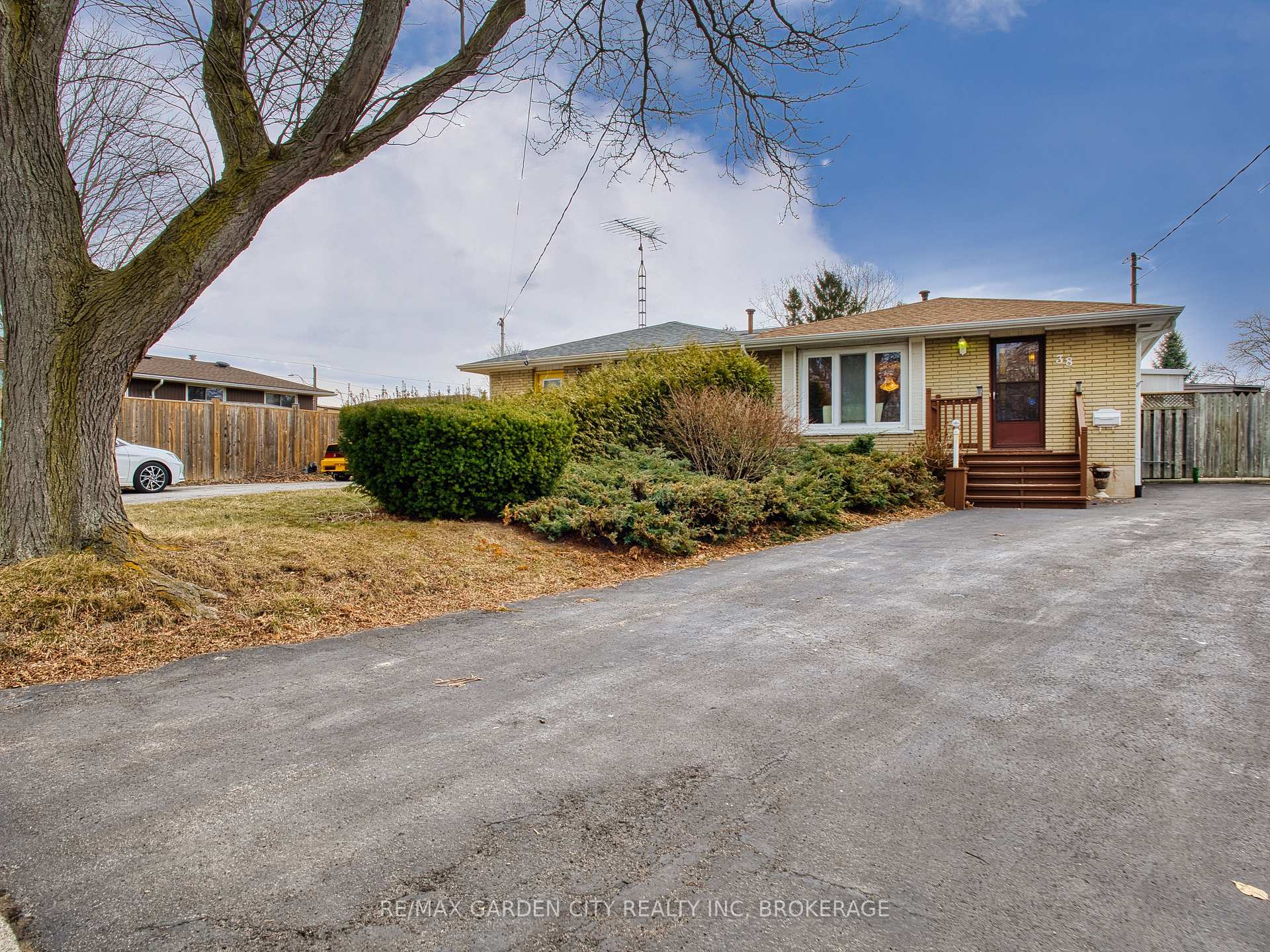 38 Cypress Street Lower, St. Catharines, ON L2N 4L9