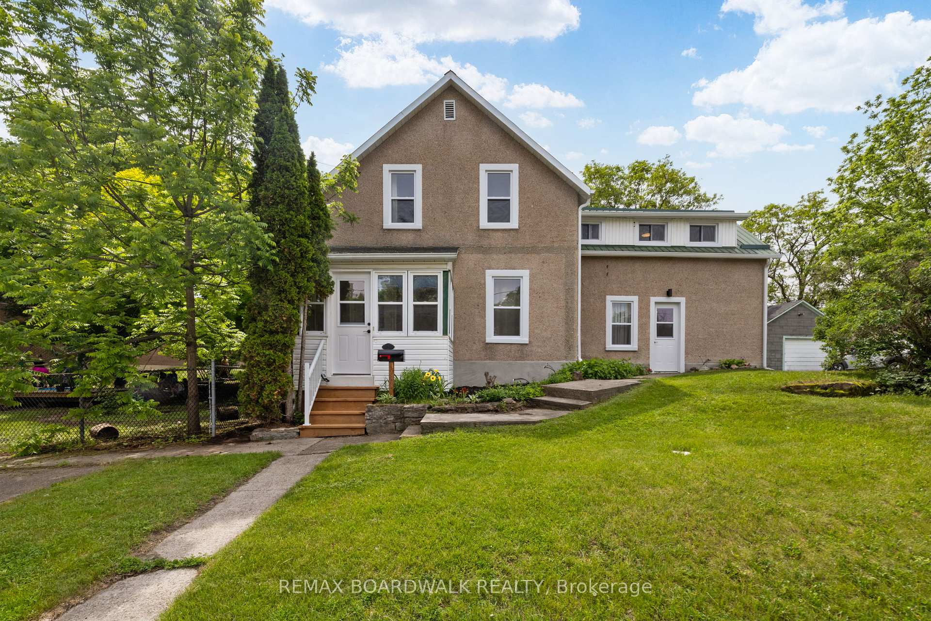 8 Grant Street, Perth, ON K7H 1X4