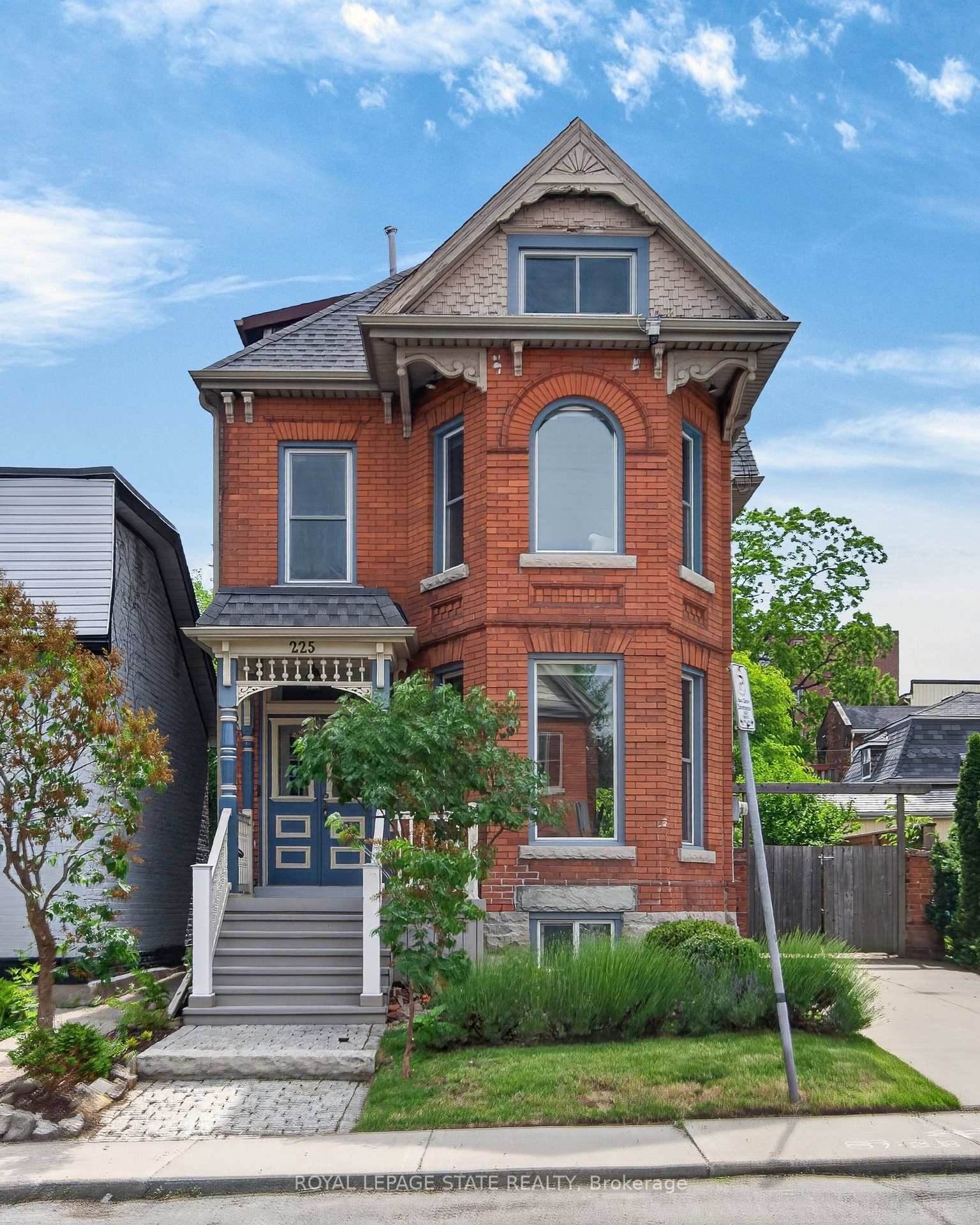 225 Hess Street S, Hamilton, ON L8P 3P3
