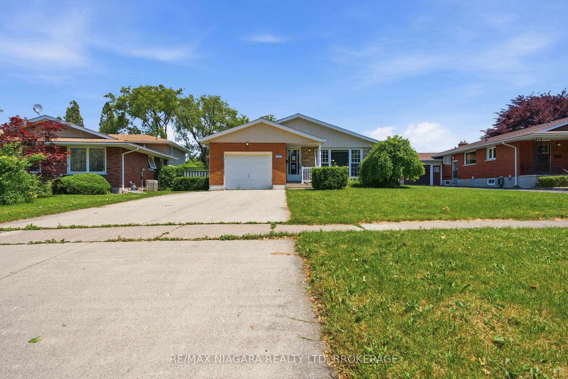 6579 Crawford Street, Niagara Falls, ON L2E 5Z3