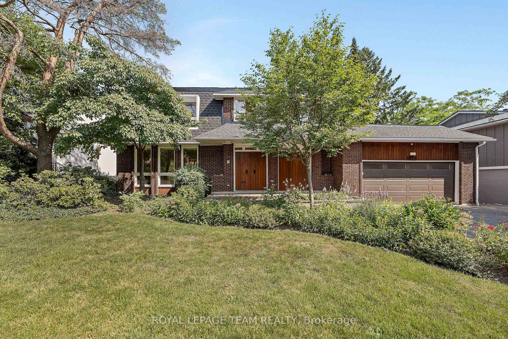 1825 Yale Avenue, Alta Vista and Area, ON K1H 6S3