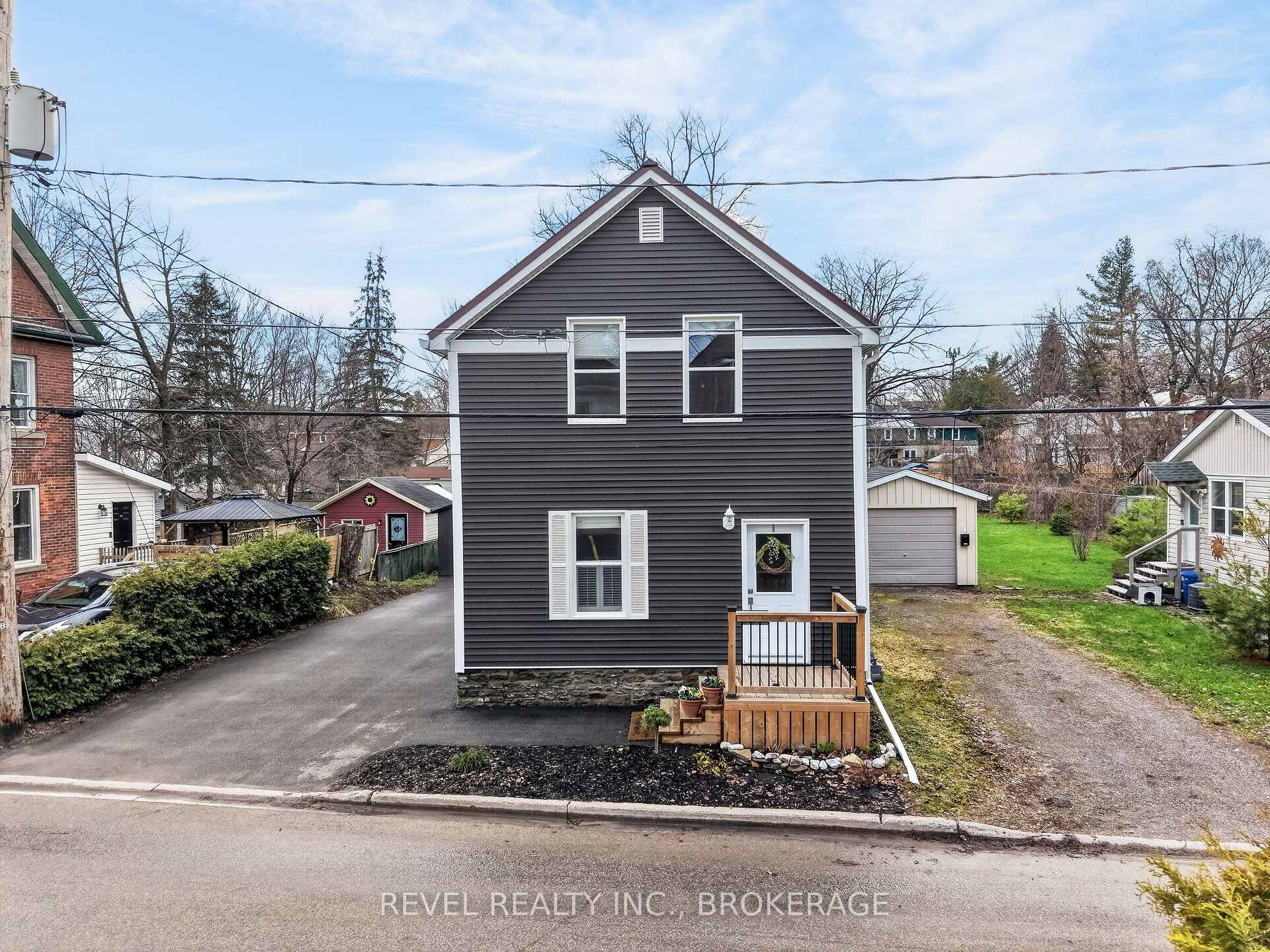 38 Bennett Street, Brockville, ON K6V 2V8