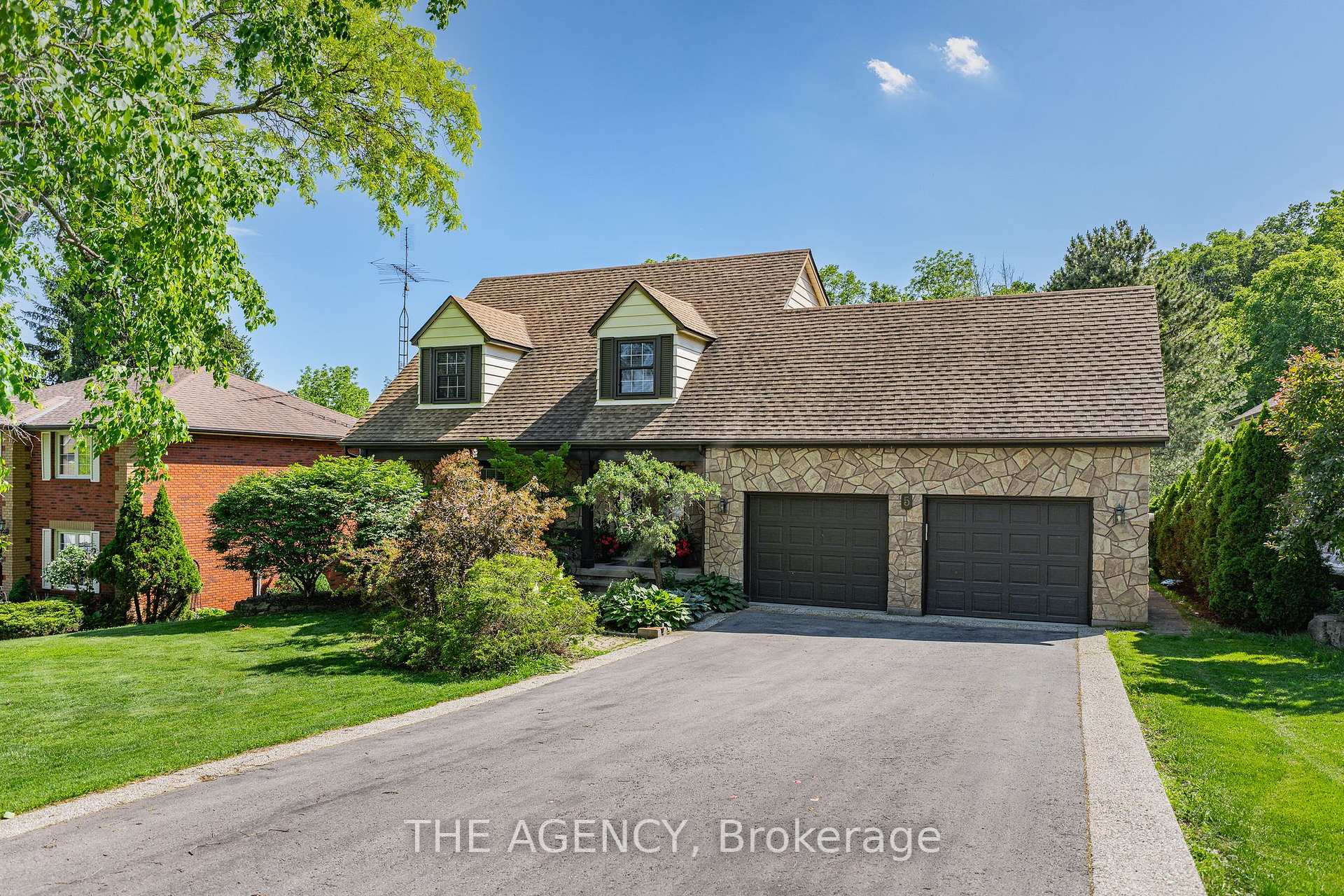 5 Mays Crescent, Hamilton, ON L8B 0G4