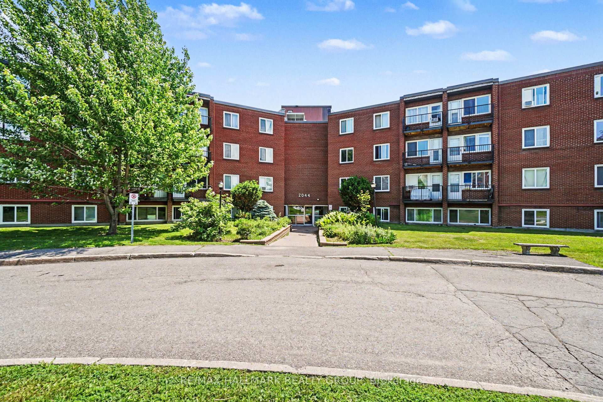 2044 Arrowsmith Drive 106A, Beacon Hill North - South and Area, ON K1J 7V8