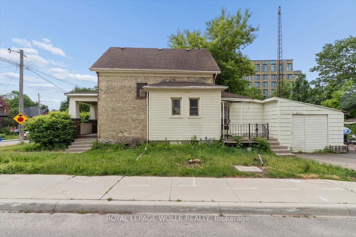 427 Duke Street W, Kitchener, ON N2H 3Y6