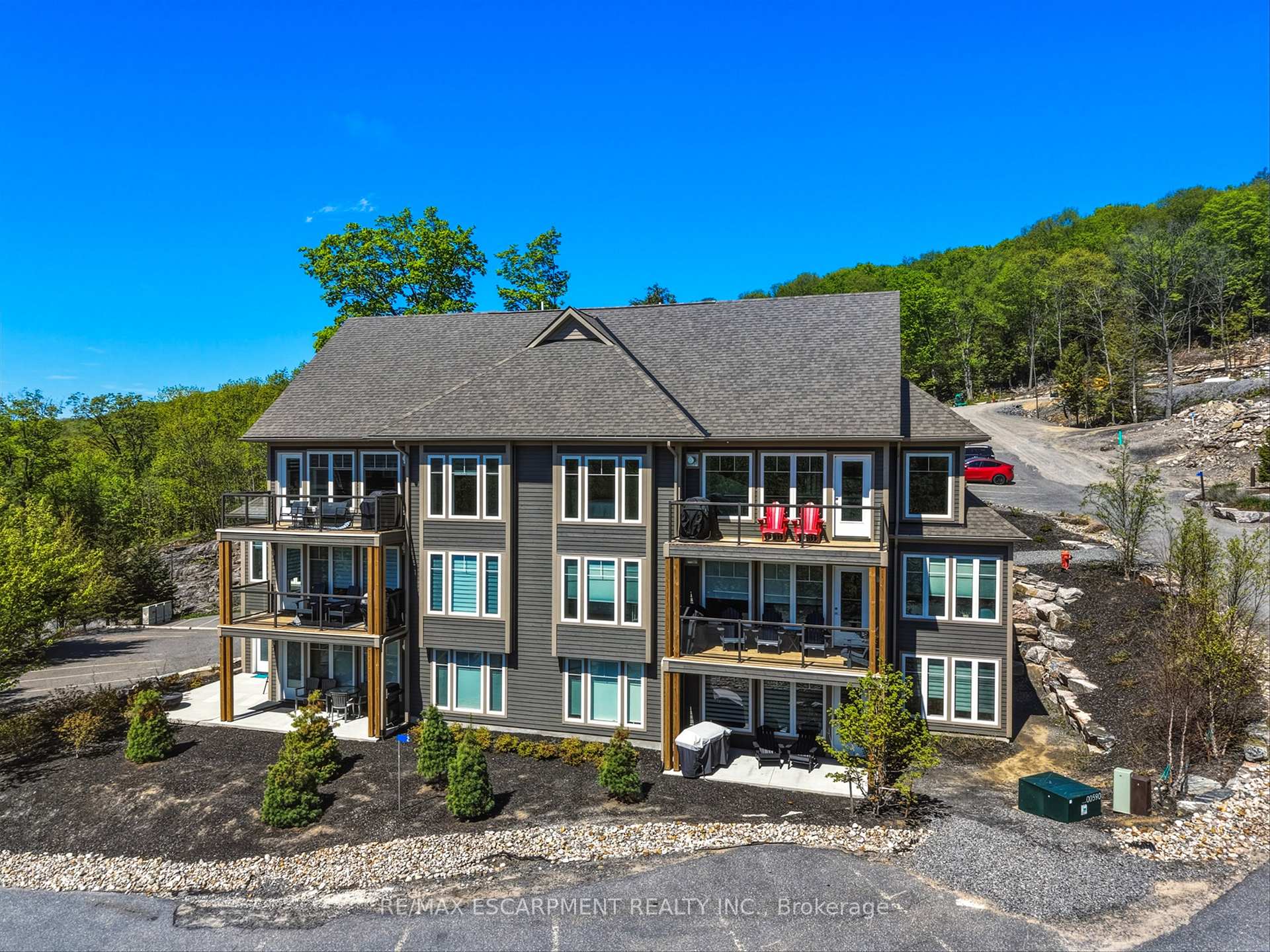 2 TREE TOPS Lane 301, Huntsville, ON P1H 0B8