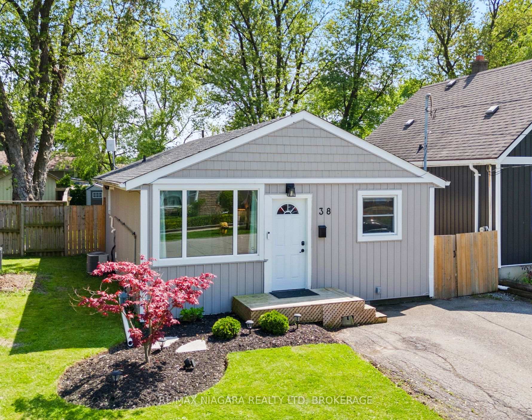 38 ALEXANDRA Boulevard, St. Catharines, ON L2P 1J9