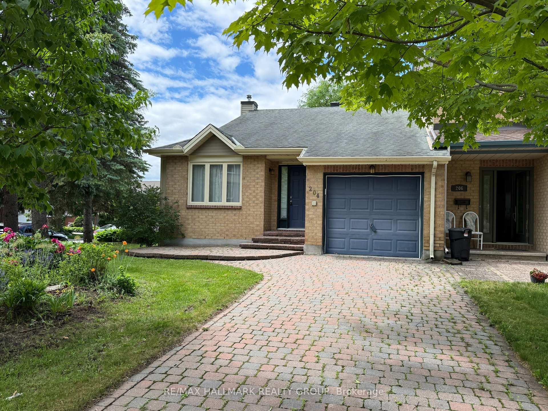 204 Dunbarton Court, Manor Park - Cardinal Glen and Area, ON K1K 4L7