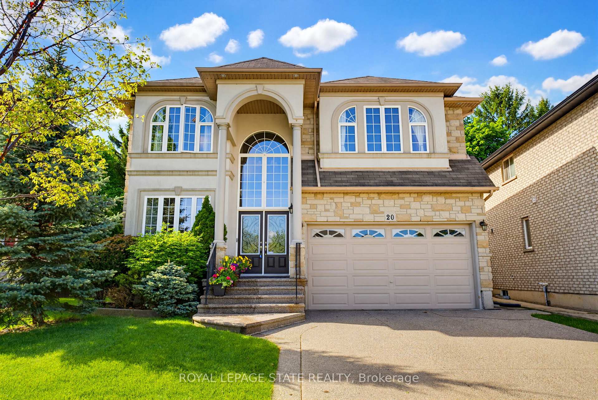 20 Lorupe Court, Hamilton, ON L9G 0C8