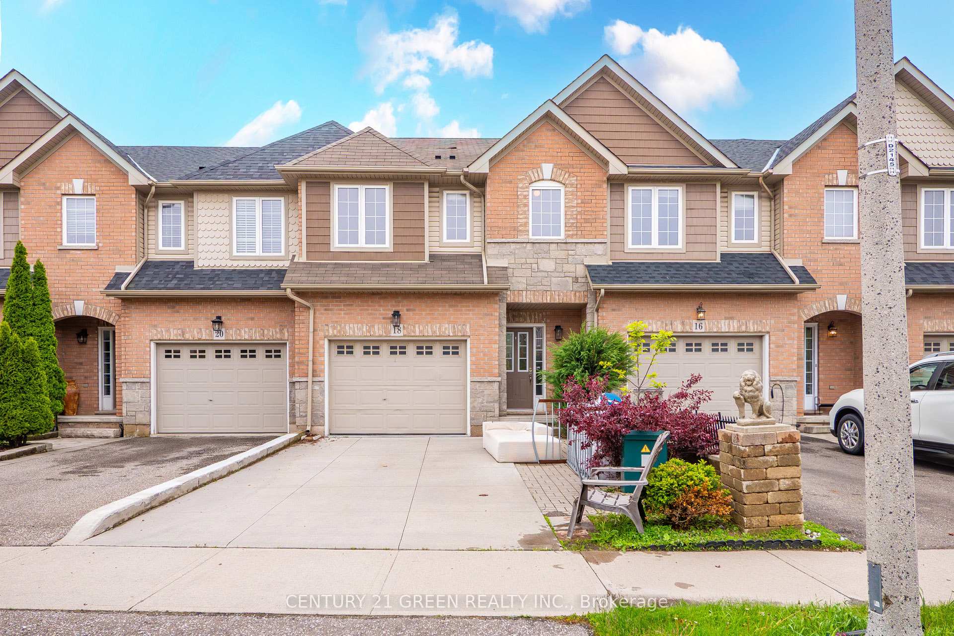 18 Palacebeach Trail, Hamilton, ON L8E 5C3