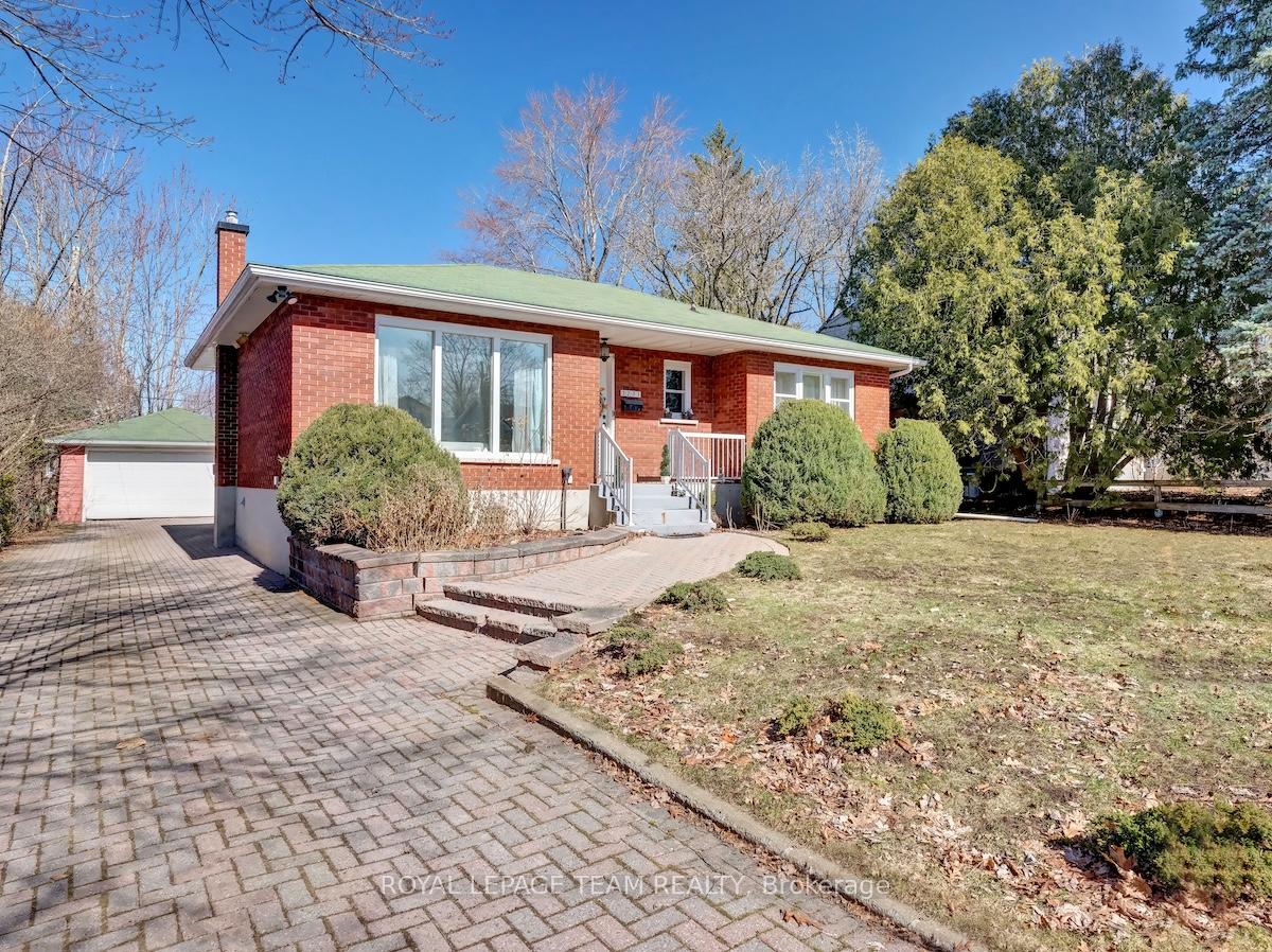 1233 Cheverton Avenue, Alta Vista and Area, ON K1H 7P5