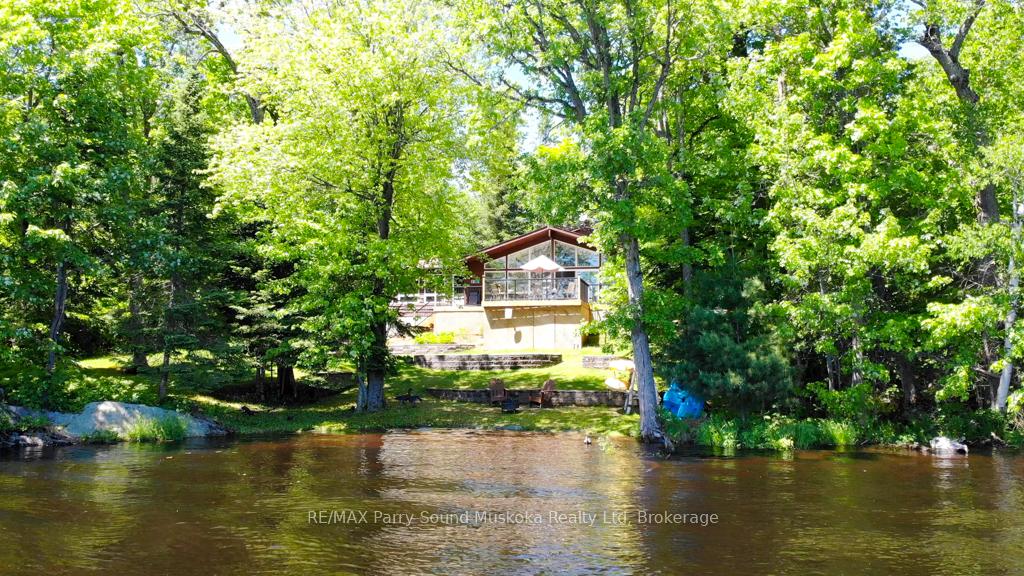 17 Lizzie's Lane, McKellar, ON P2A 0B4