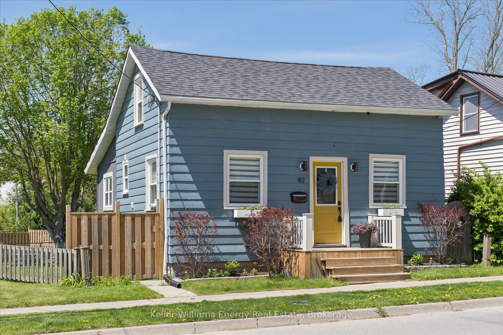 42 Hope Street N, Port Hope, ON L1A 2N5