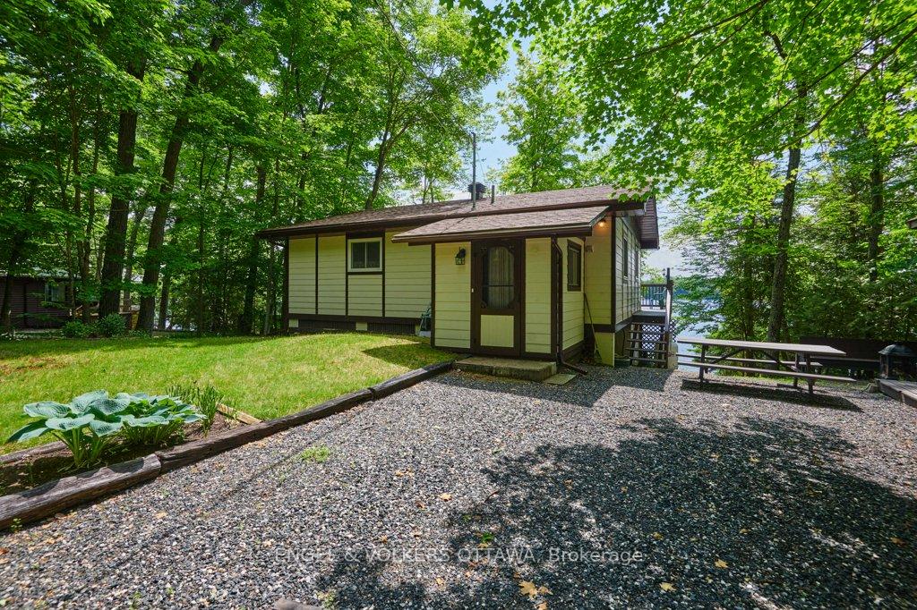 1054 Coutlee Point Lane, Frontenac, ON K0H 2P0