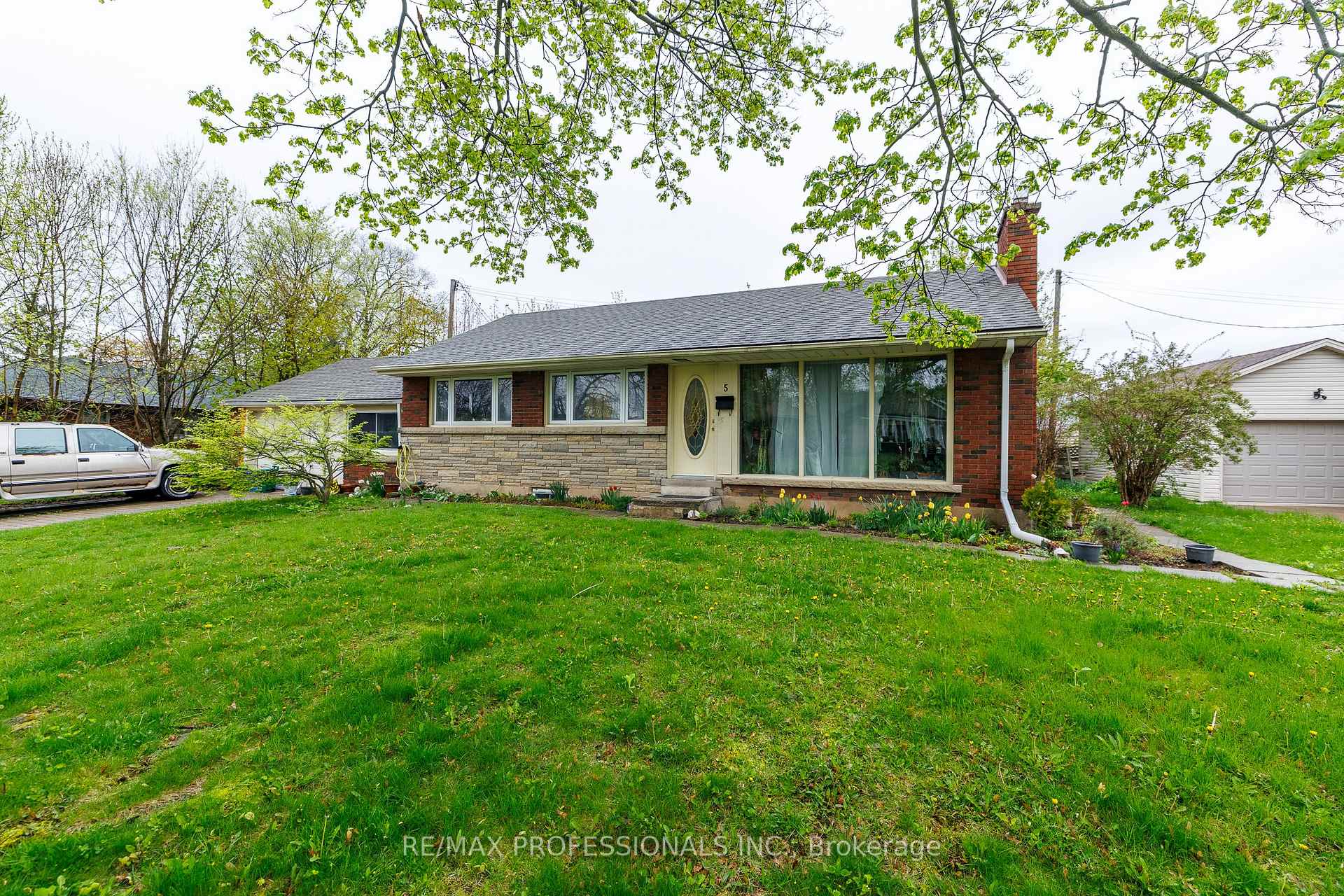 5 Bryne Boulevard BSMT, St. Catharines, ON L2T 2H8