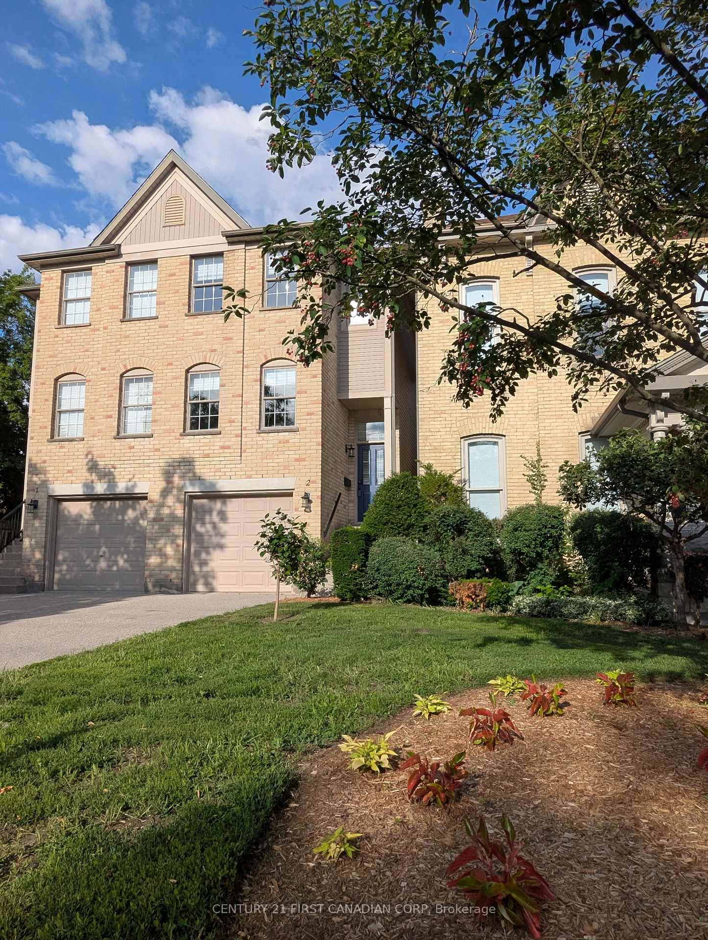 609 COLBORNE Street 2, London East, ON N6B 2V3