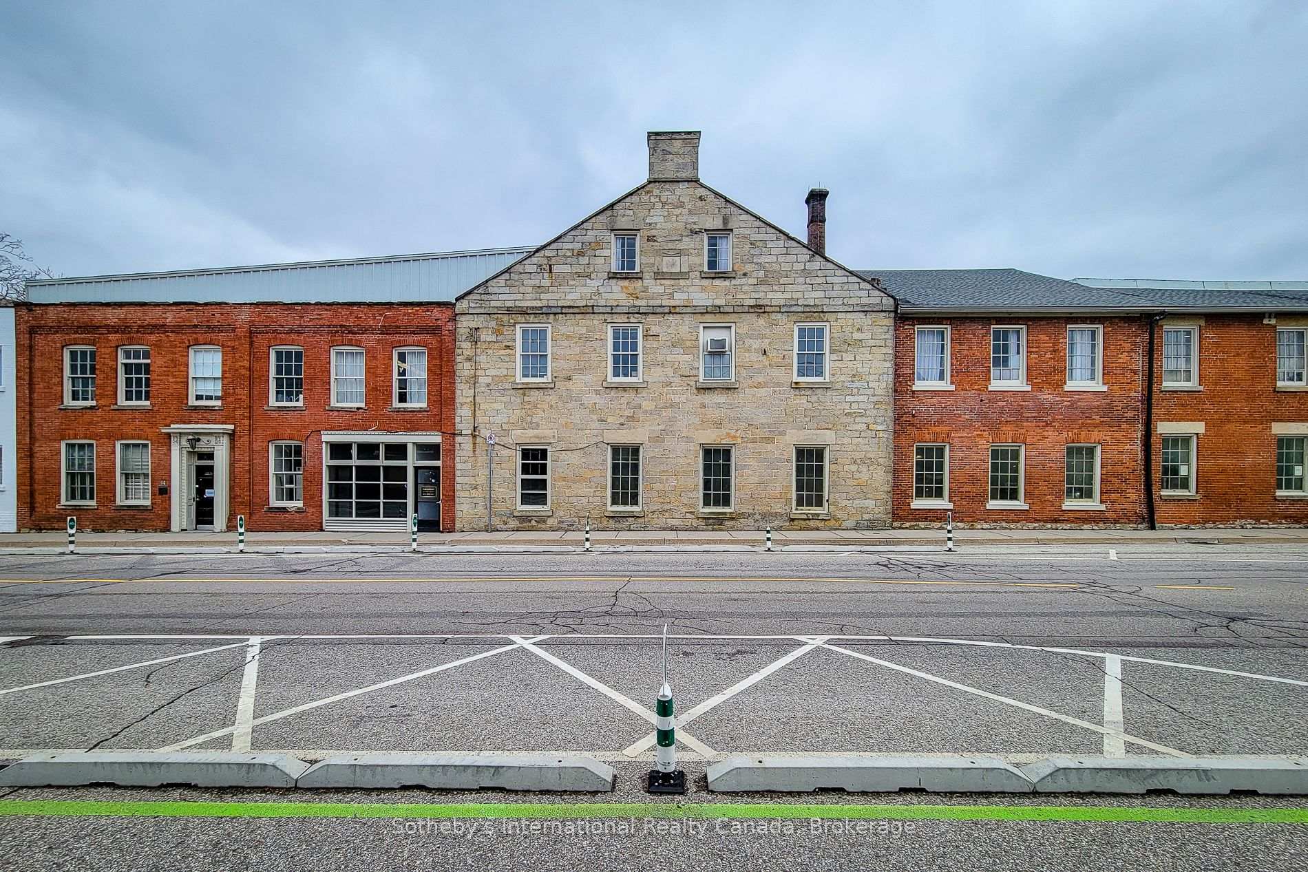 64 Hatt Street 404B, Hamilton, ON L9H 7T6