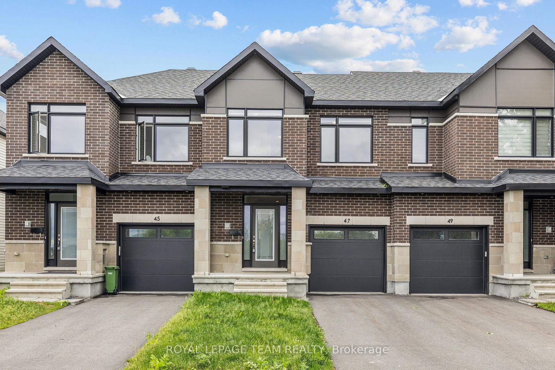 47 MOOSONEE Crescent, Blossom Park - Airport and Area, ON K4M 0M1