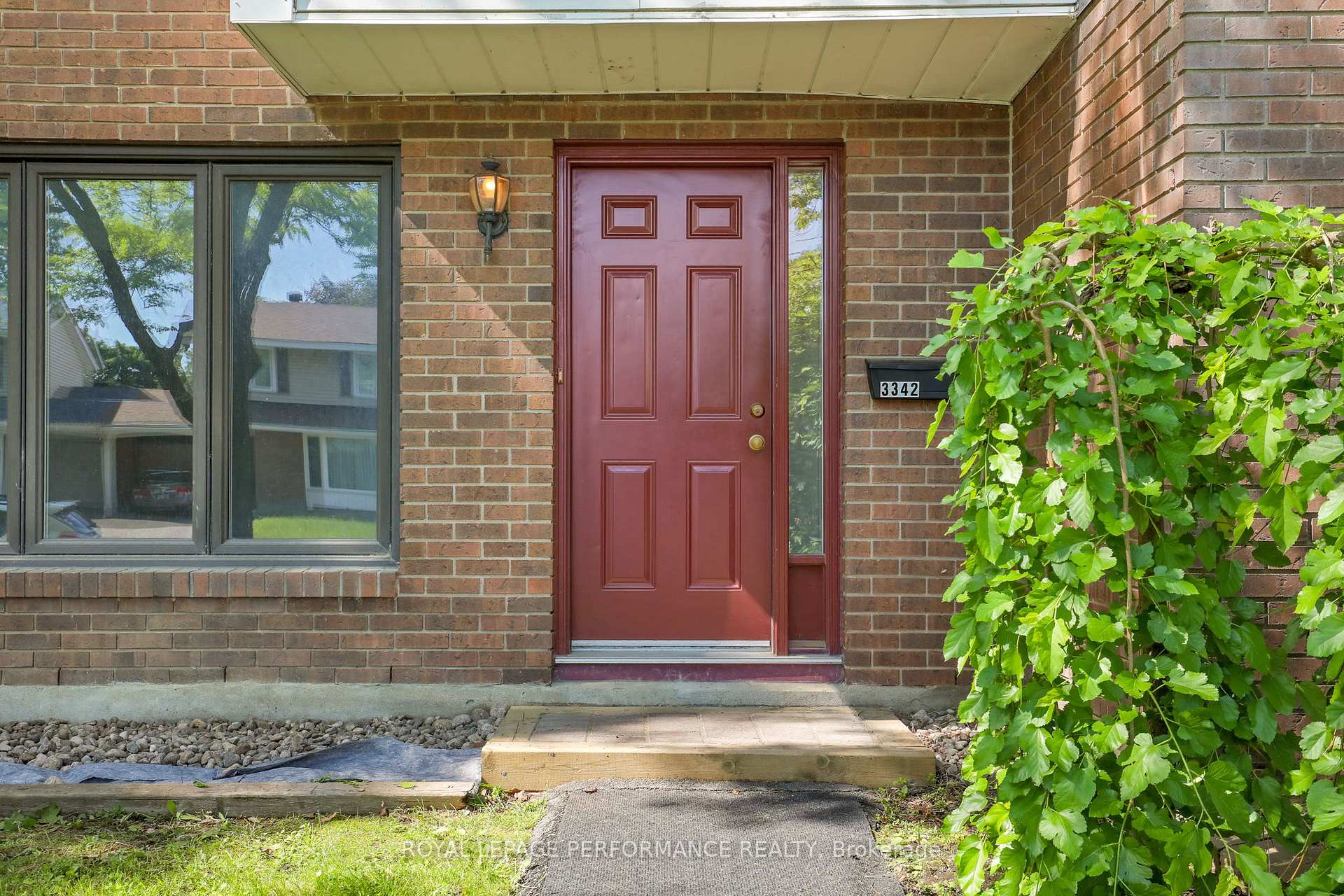 3342 Southgate Road 10, Hunt Club - South Keys and Area, ON K1V 9P8