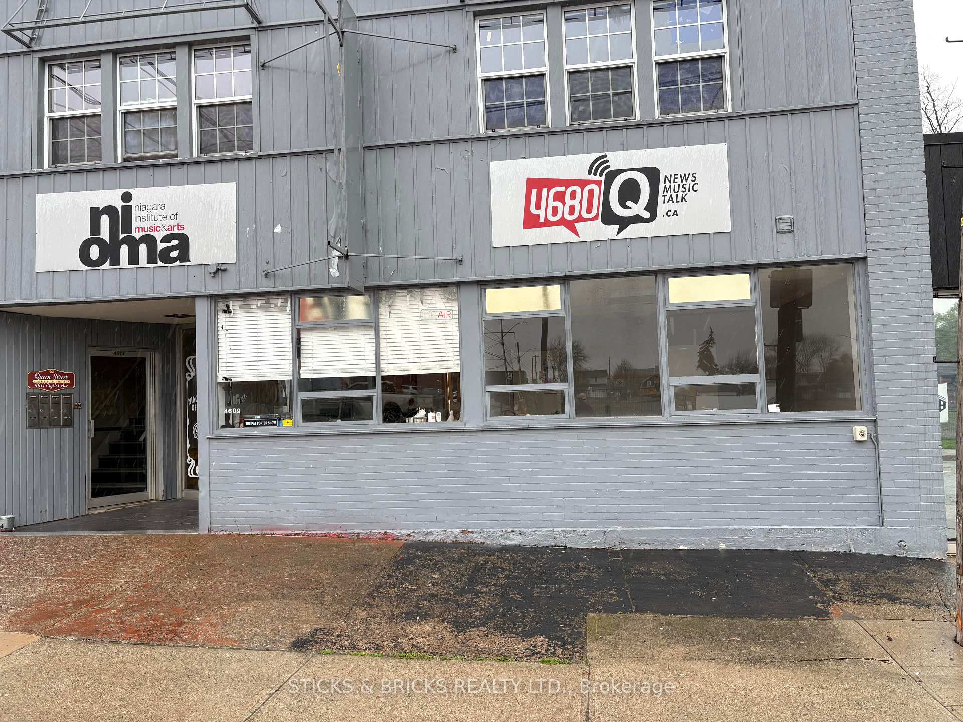 4609 Crysler Avenue, Niagara Falls, ON L2E 3V6