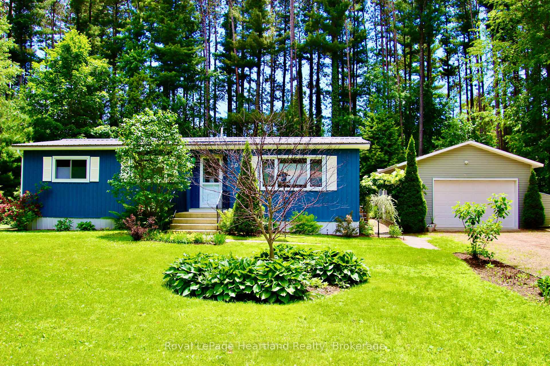 206 Chestnut Drive, Central Huron, ON N0M 1G0
