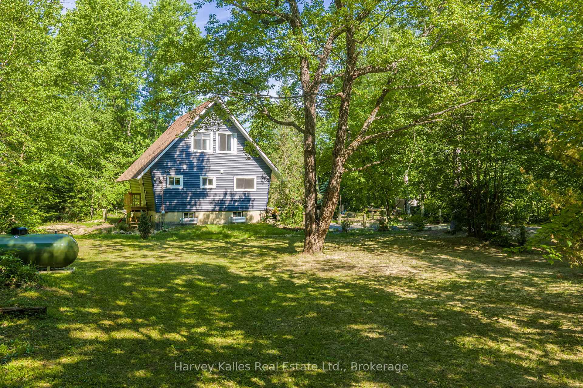 66 Robert Road E, Huntsville, ON P1H 2J4