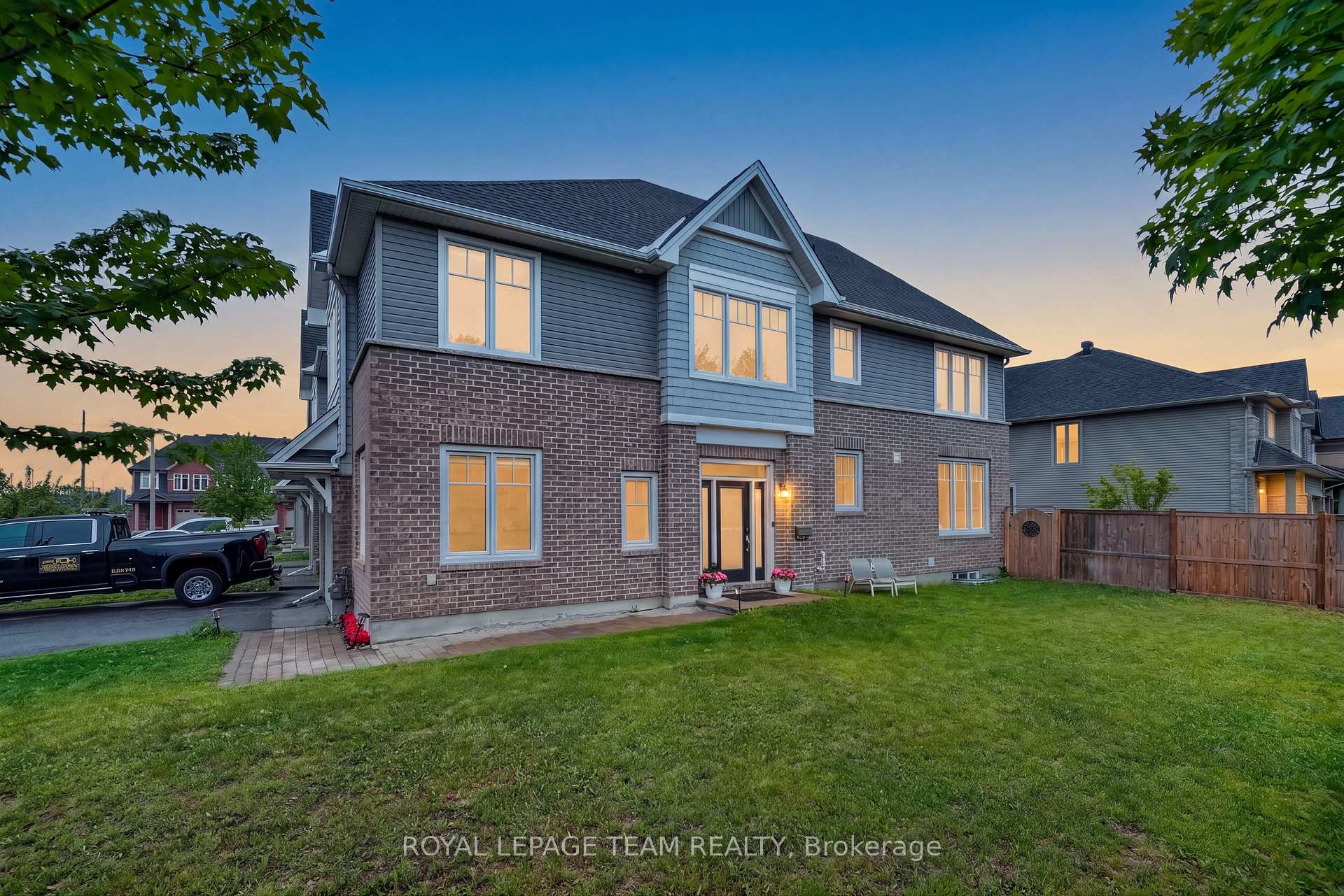 138 Eric Maloney Way, Blossom Park - Airport and Area, ON K1T 0R1