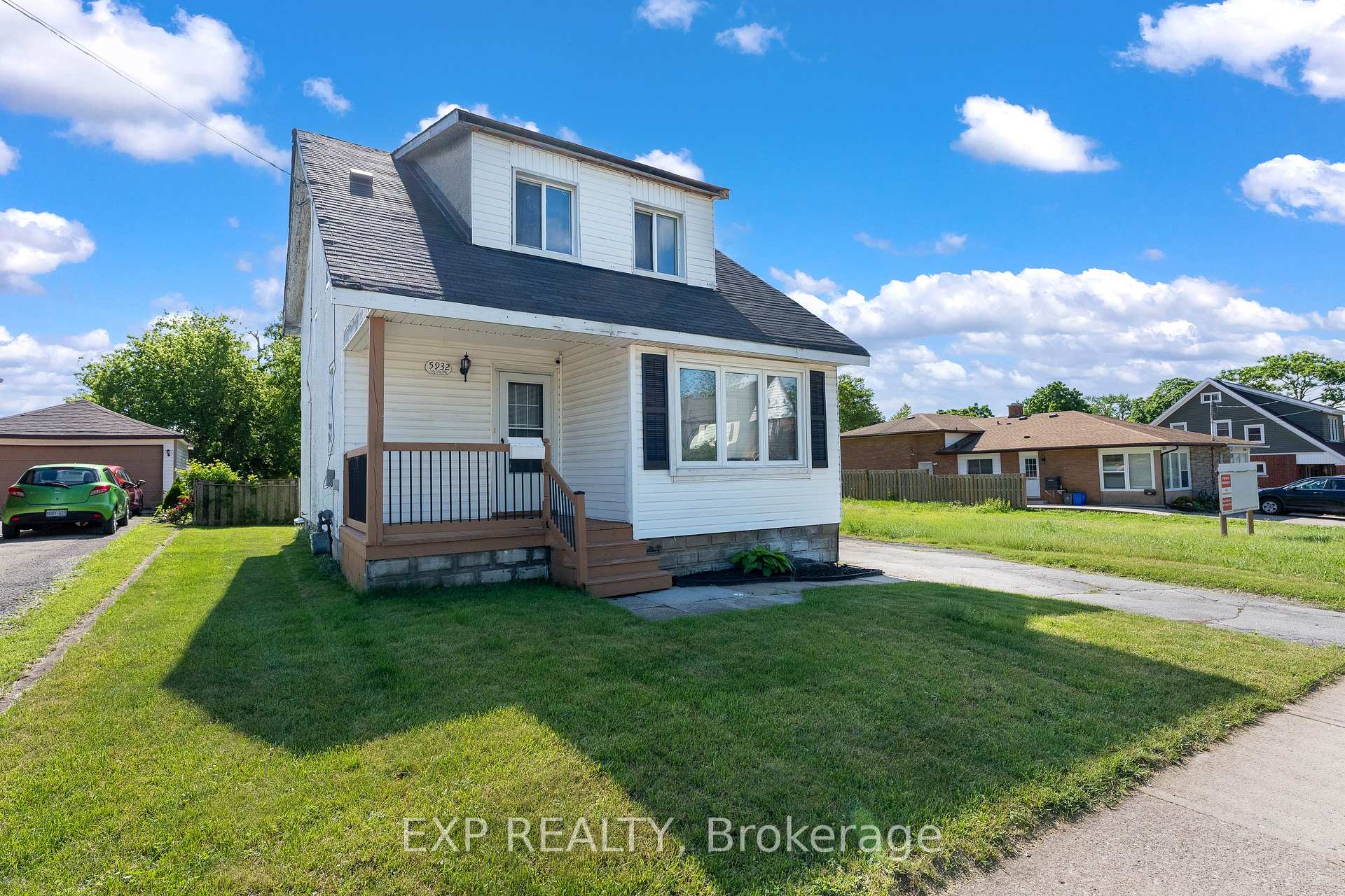 5932 Carlton Avenue, Niagara Falls, ON L2G 5J5