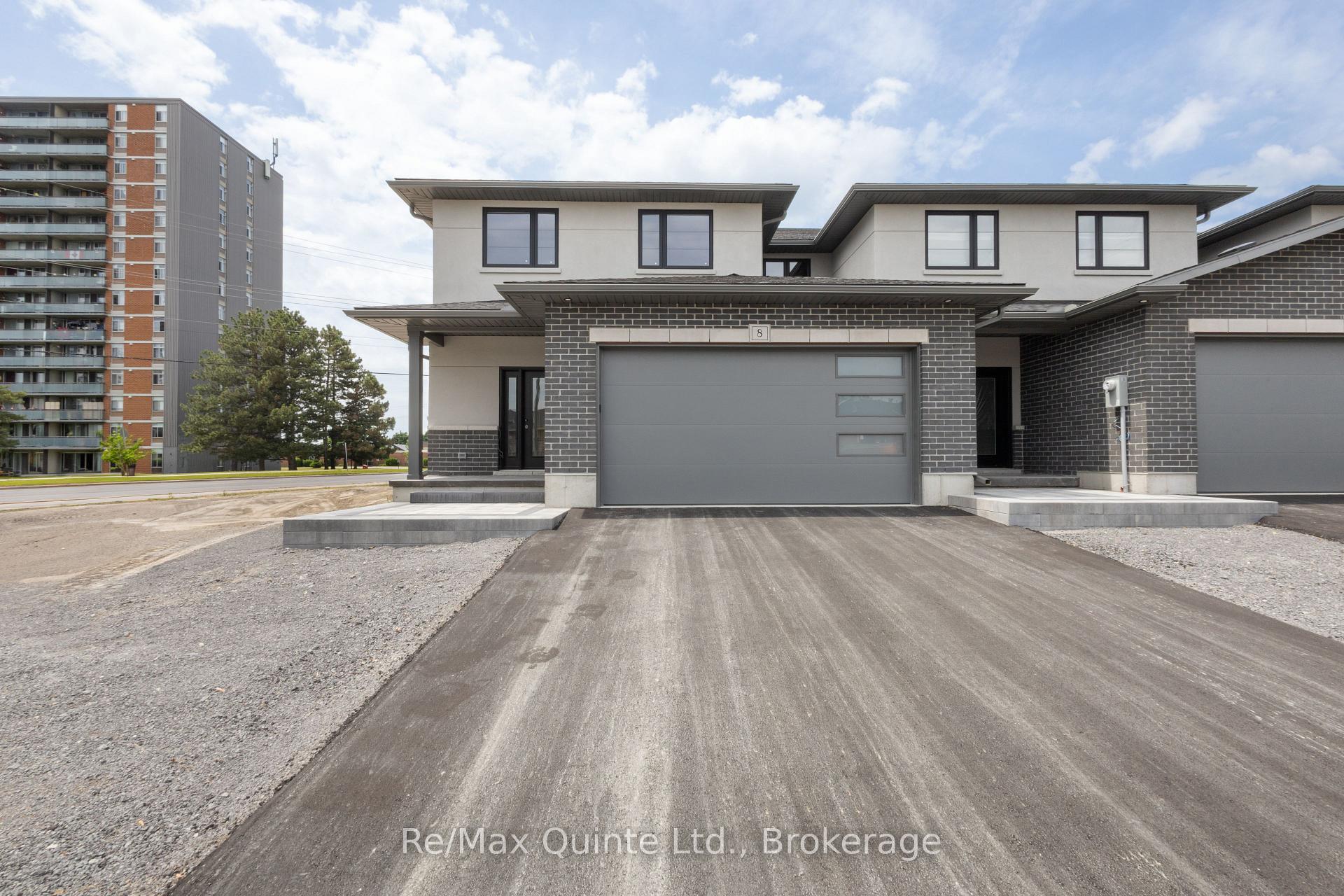 8 Stinson Avenue, Belleville, ON K8P 5N9