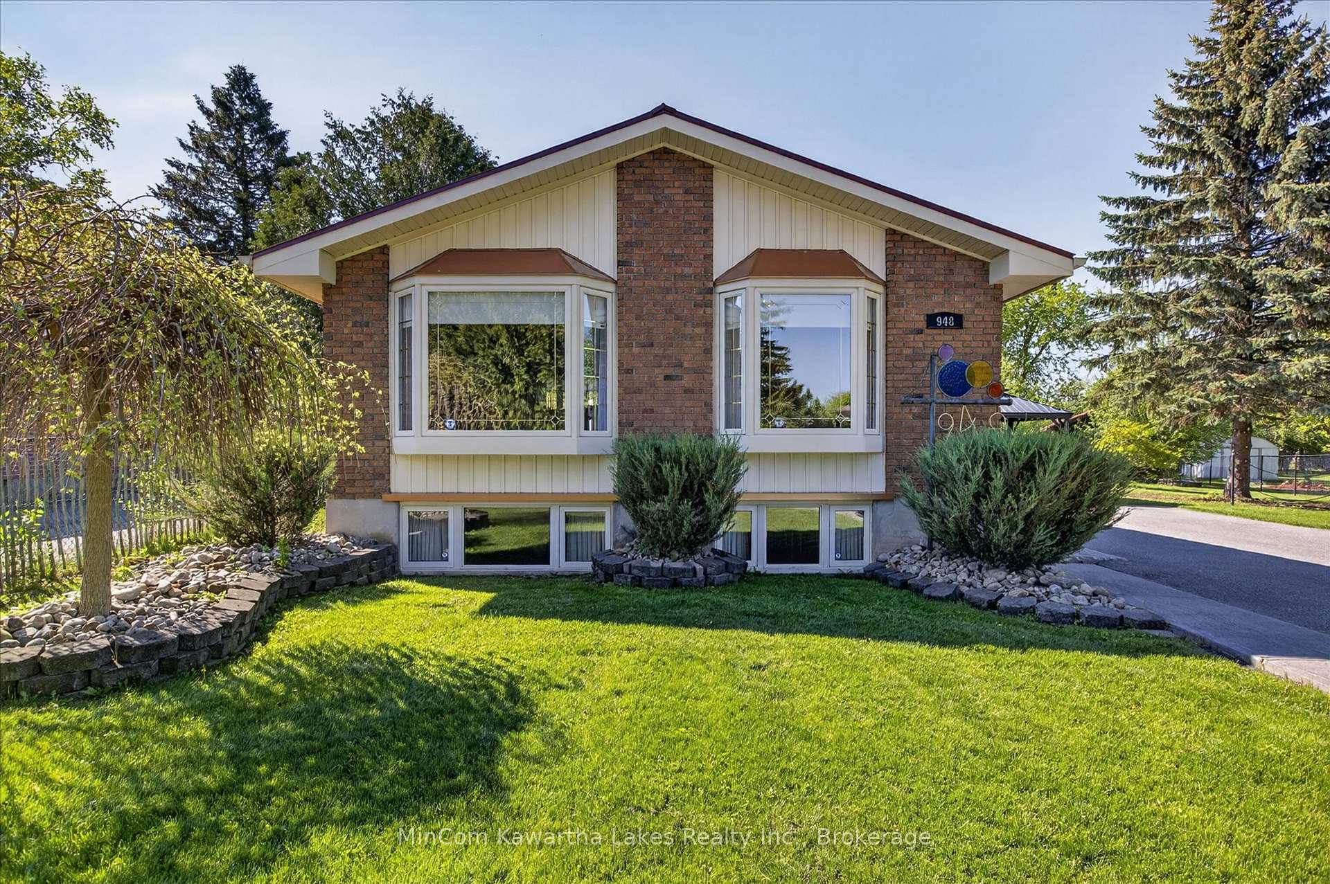 948 St Pauls Street, Peterborough, ON K9H 6J6