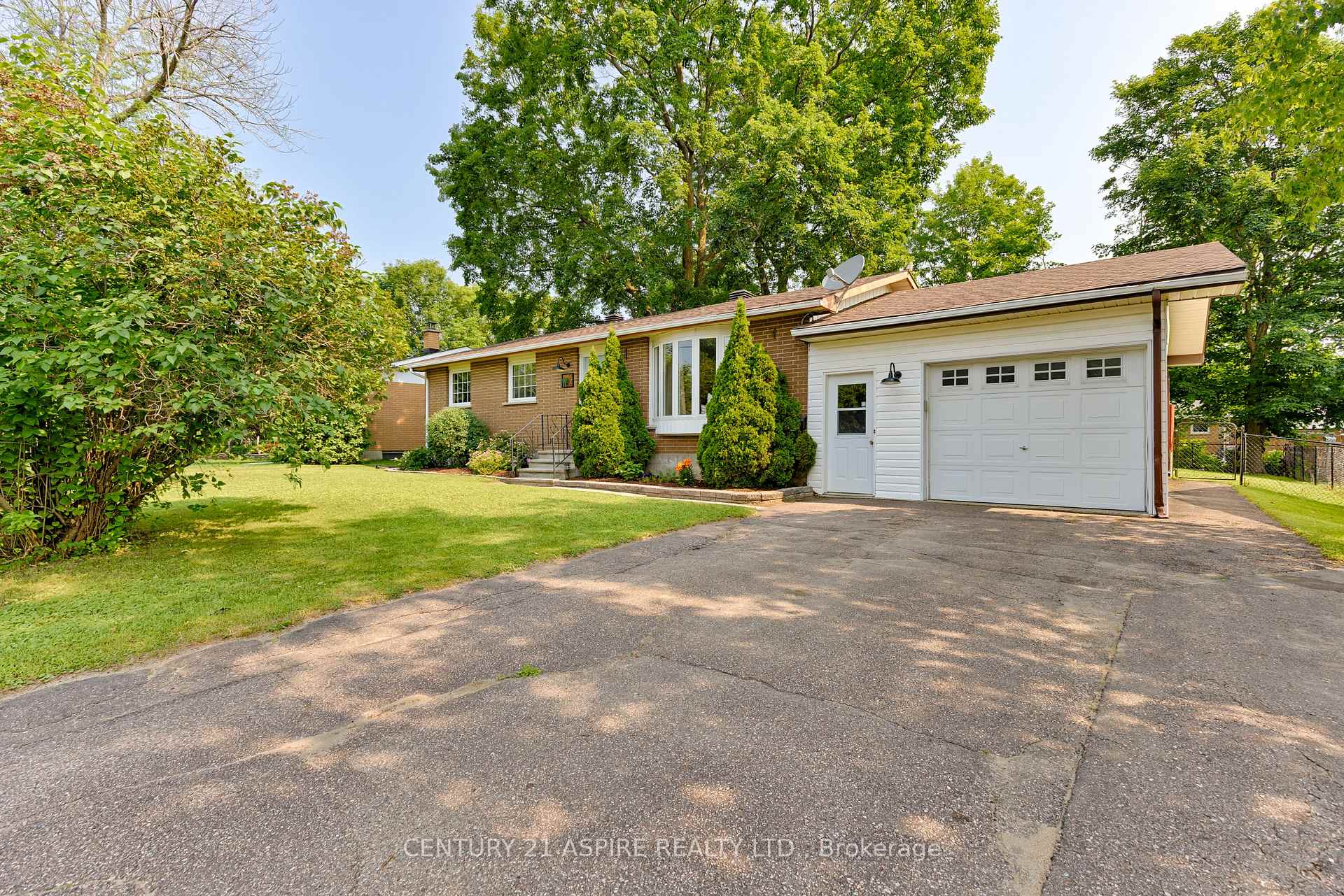 22 Harris Crescent, Whitewater Region, ON K0J 1C0