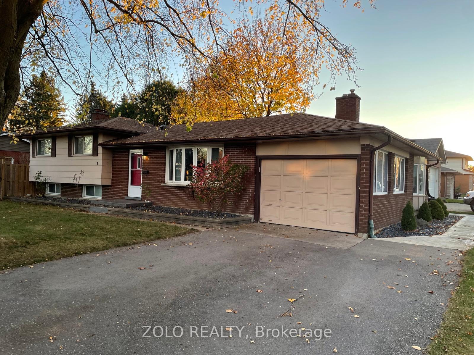 3 Old York Crescent Lower, Kitchener, ON N2B 3G2
