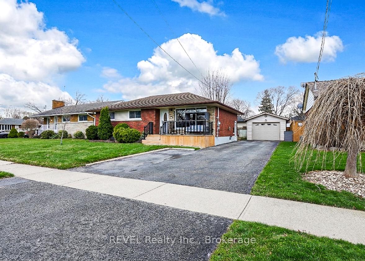 24 Grosvenor Street S, St. Catharines, ON L2M 3E2