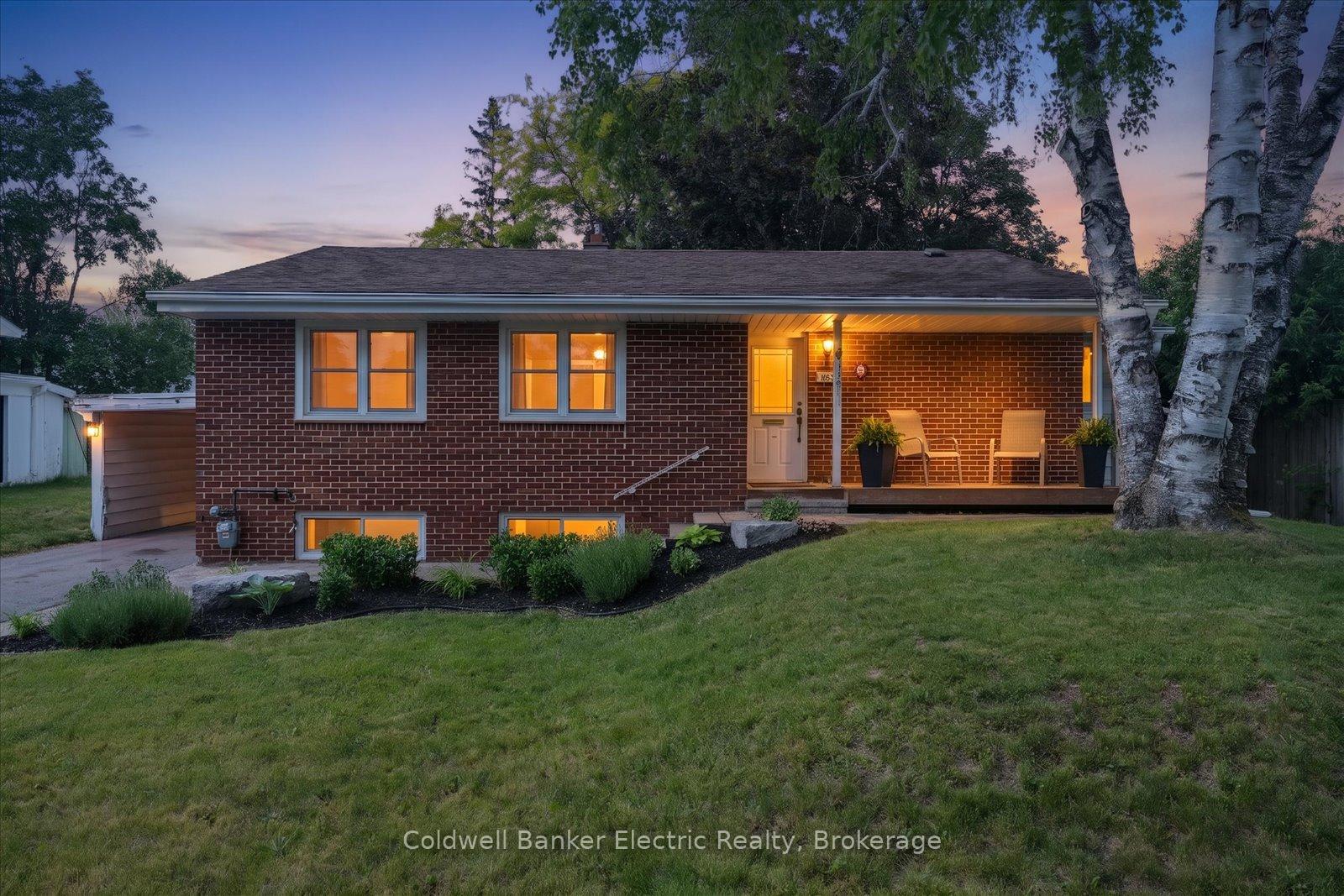 1497 Mayfair Avenue, Peterborough, ON K9J 6T3
